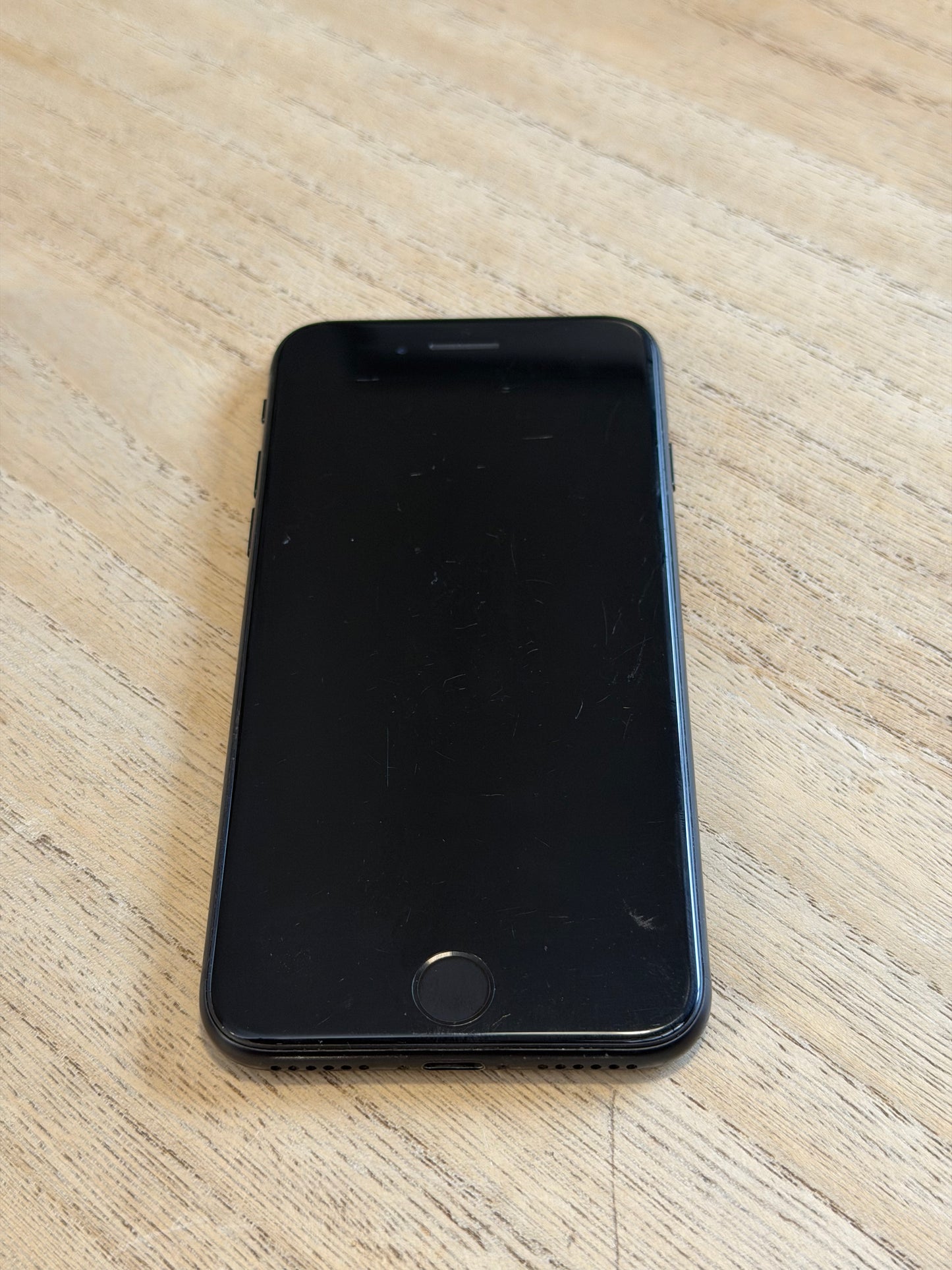 Pre-owned Apple iPhone SE2 (64GB Black, 2020) - B-grade