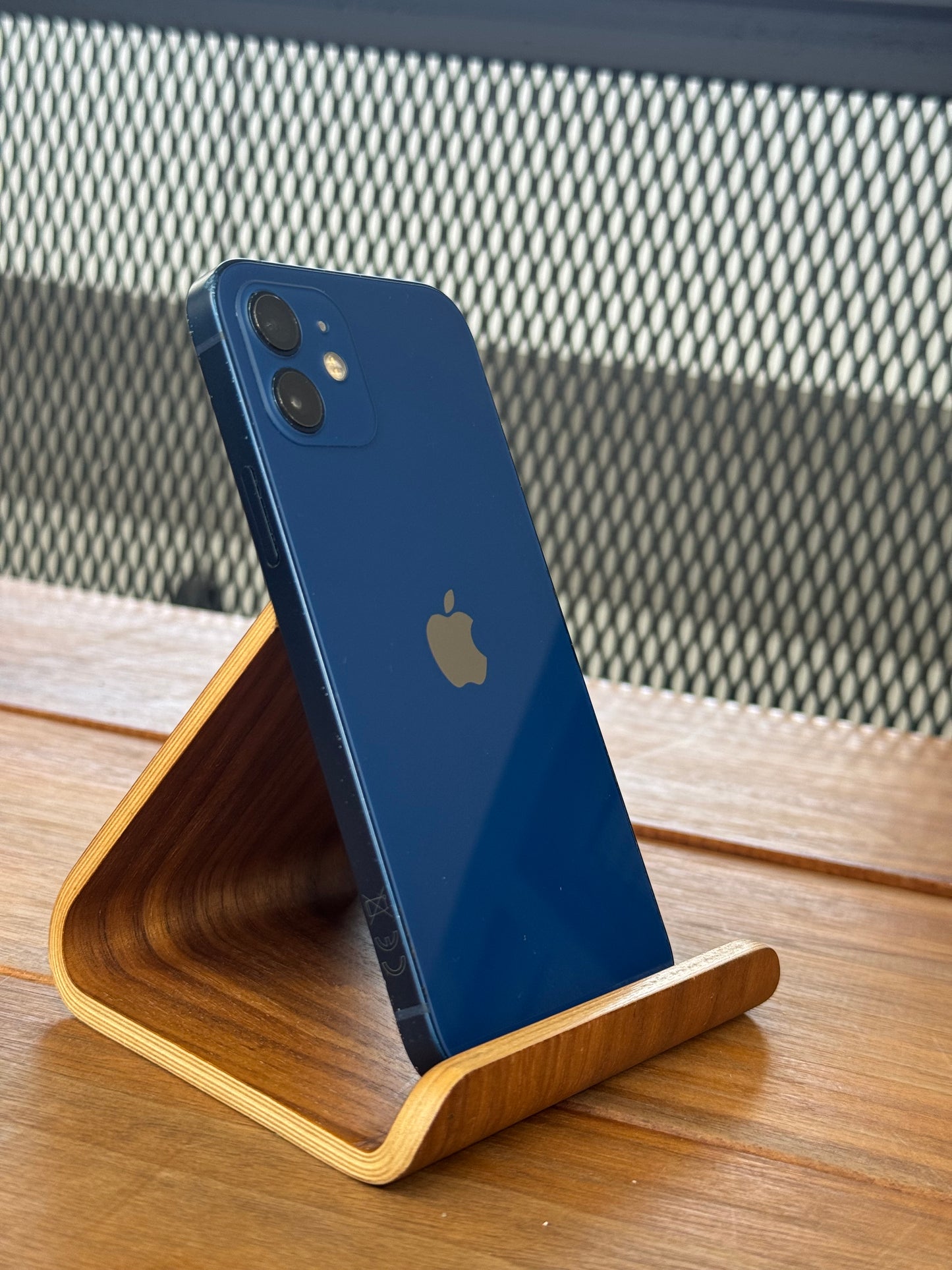 Pre-owned Apple iPhone 12 (64GB Blue) - B-grade