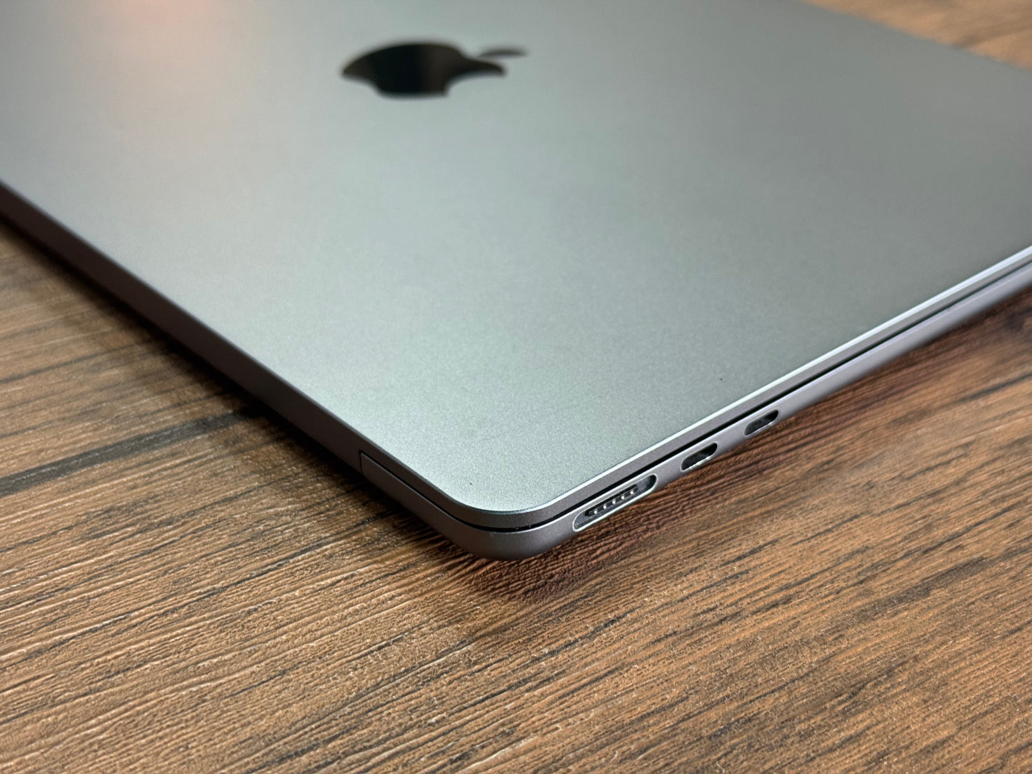 Pre-owned Apple 13" MacBook Air M2 (2022) - B-grade
