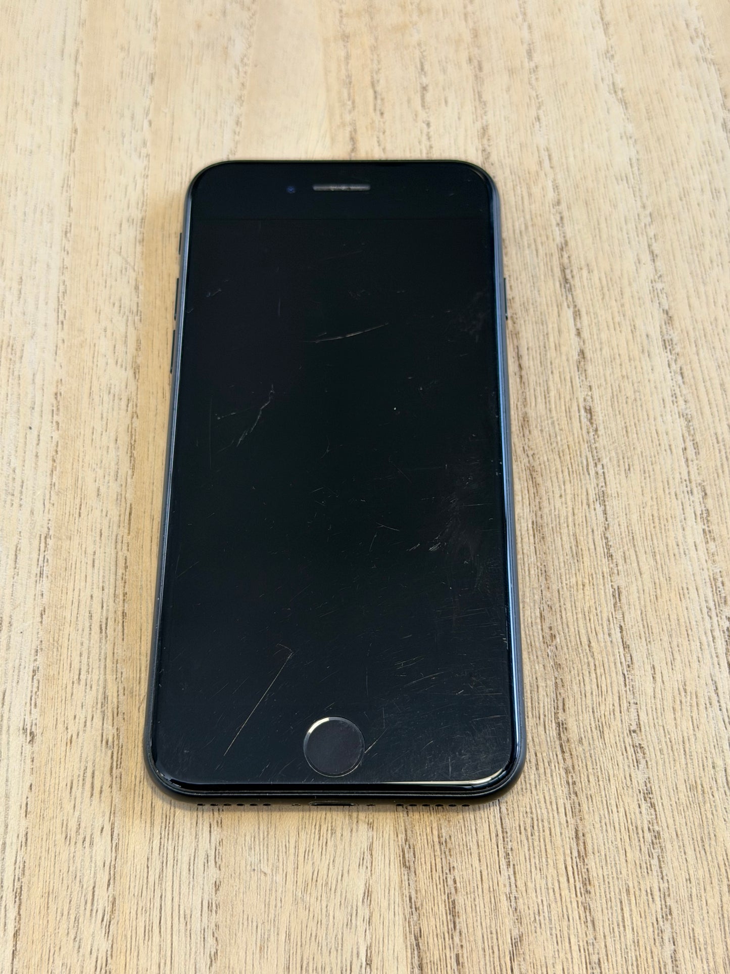 Pre-owned Apple iPhone SE3 (64GB Black, 2022) - B-grade