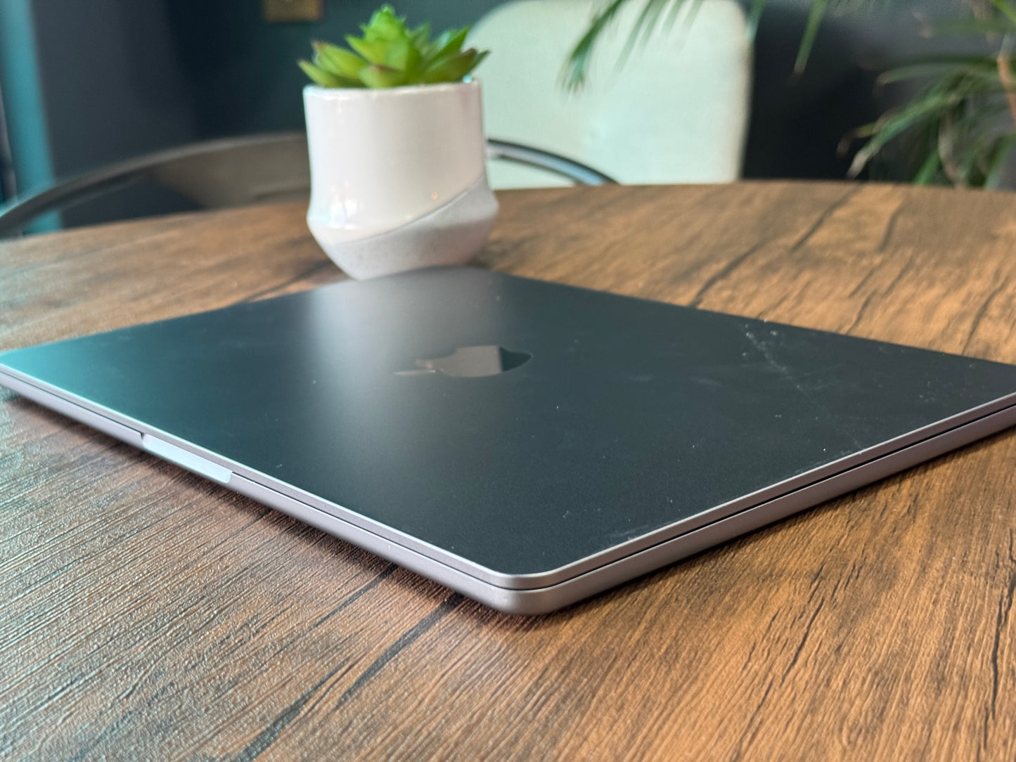 Pre-owned Apple 13" MacBook Air M2 (2022) - B-grade
