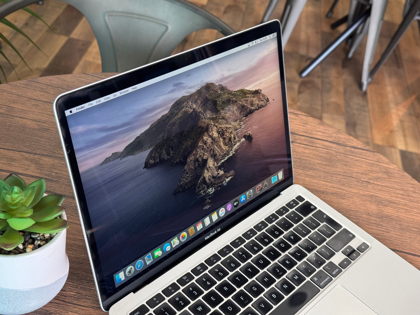Pre-owned Apple 13" Macbook Air i3 (Silver, 2020) - A-Grade
