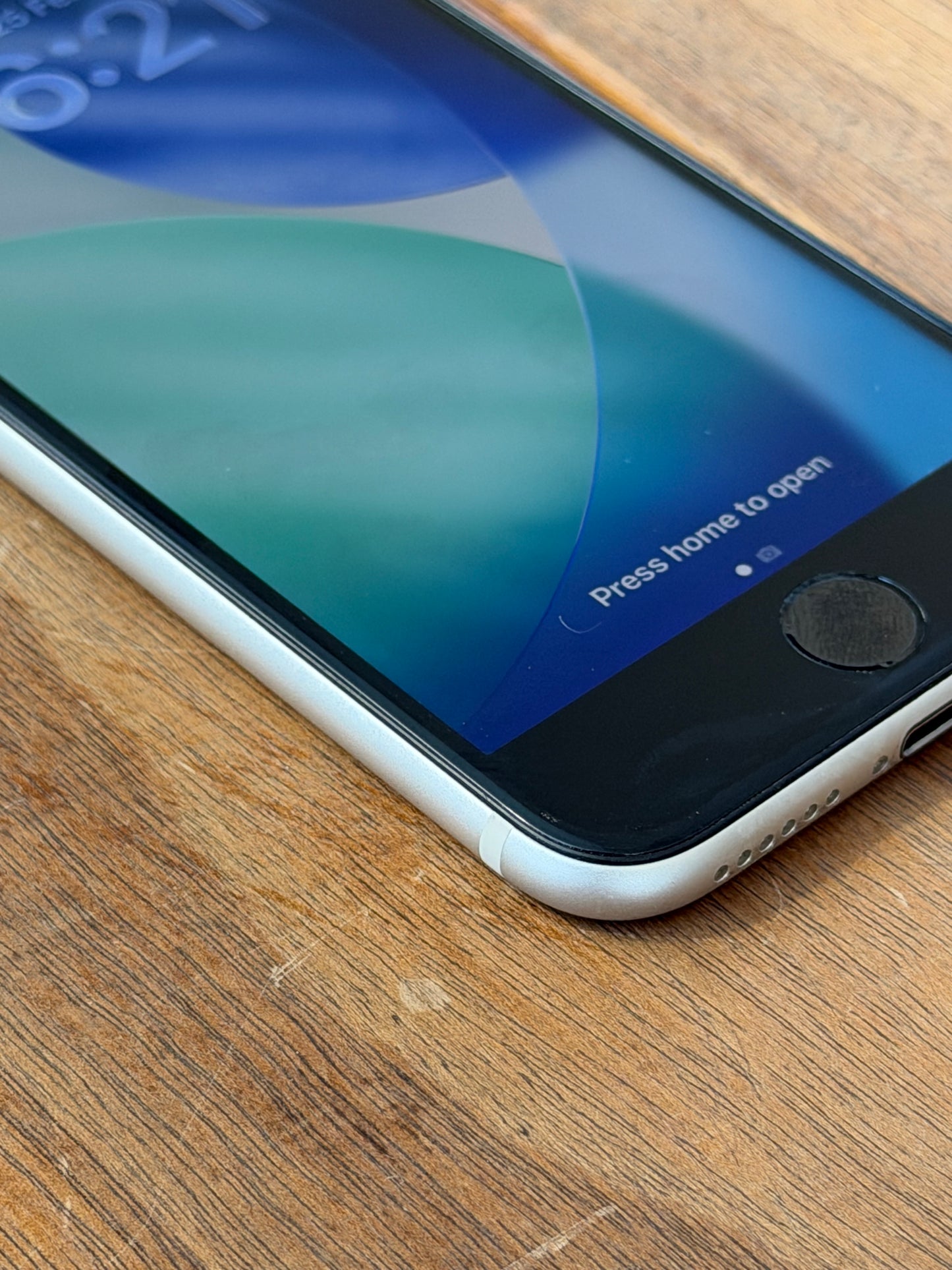 Pre-owned Apple iPhone SE3 (64GB White) - A-grade