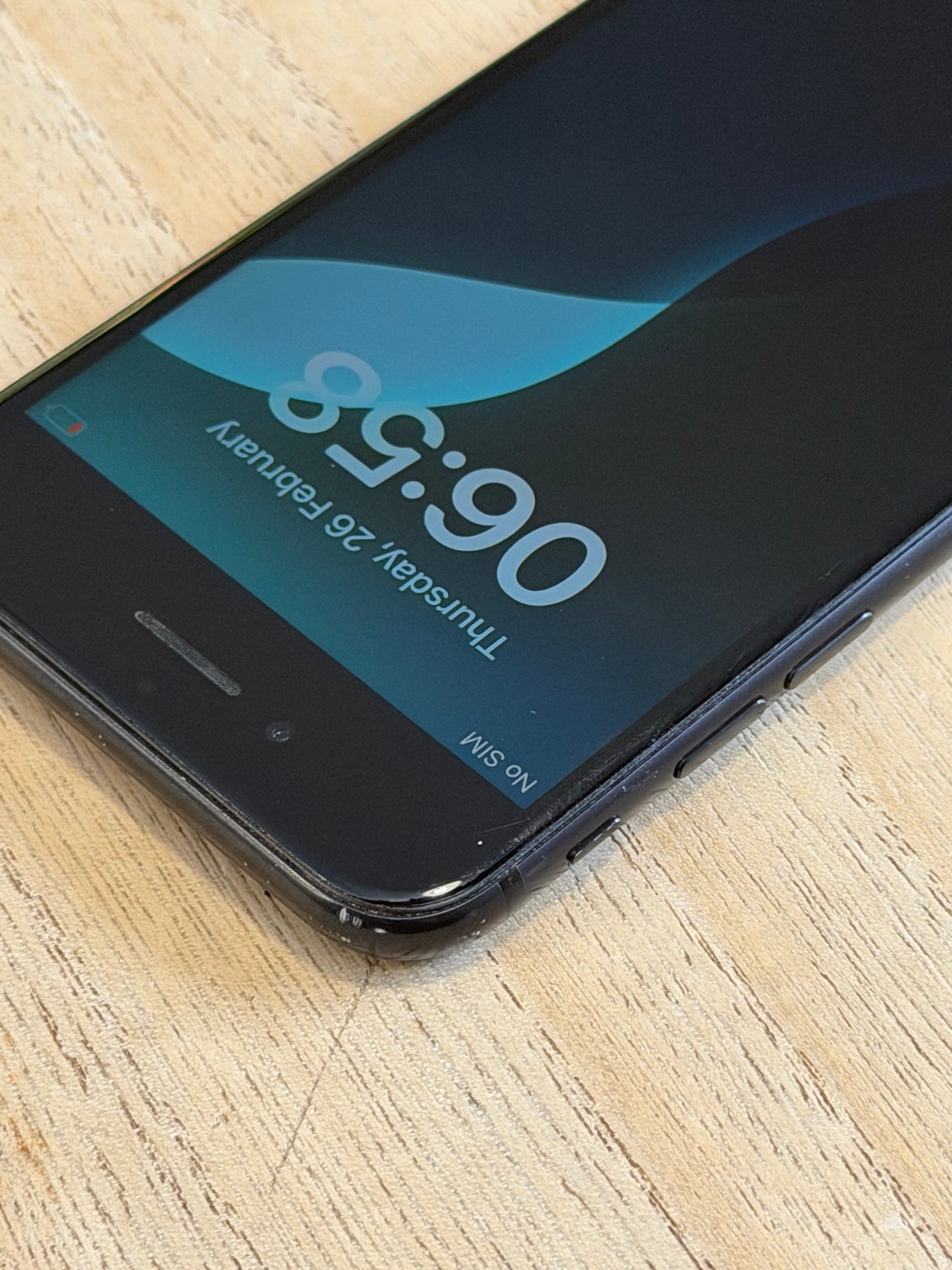 Pre-owned Apple iPhone SE2 (64GB Black, 2020) - B-grade