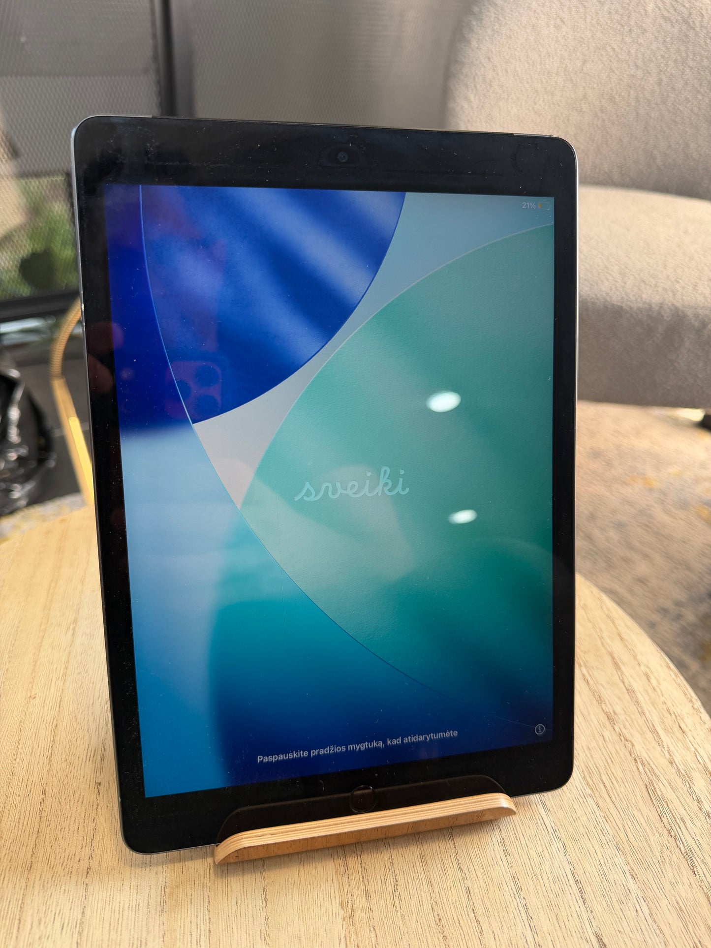 Pre-owned 10.5" iPad 9th Gen (Wi-Fi & LTE, 64GB, Space Grey) - A-grade