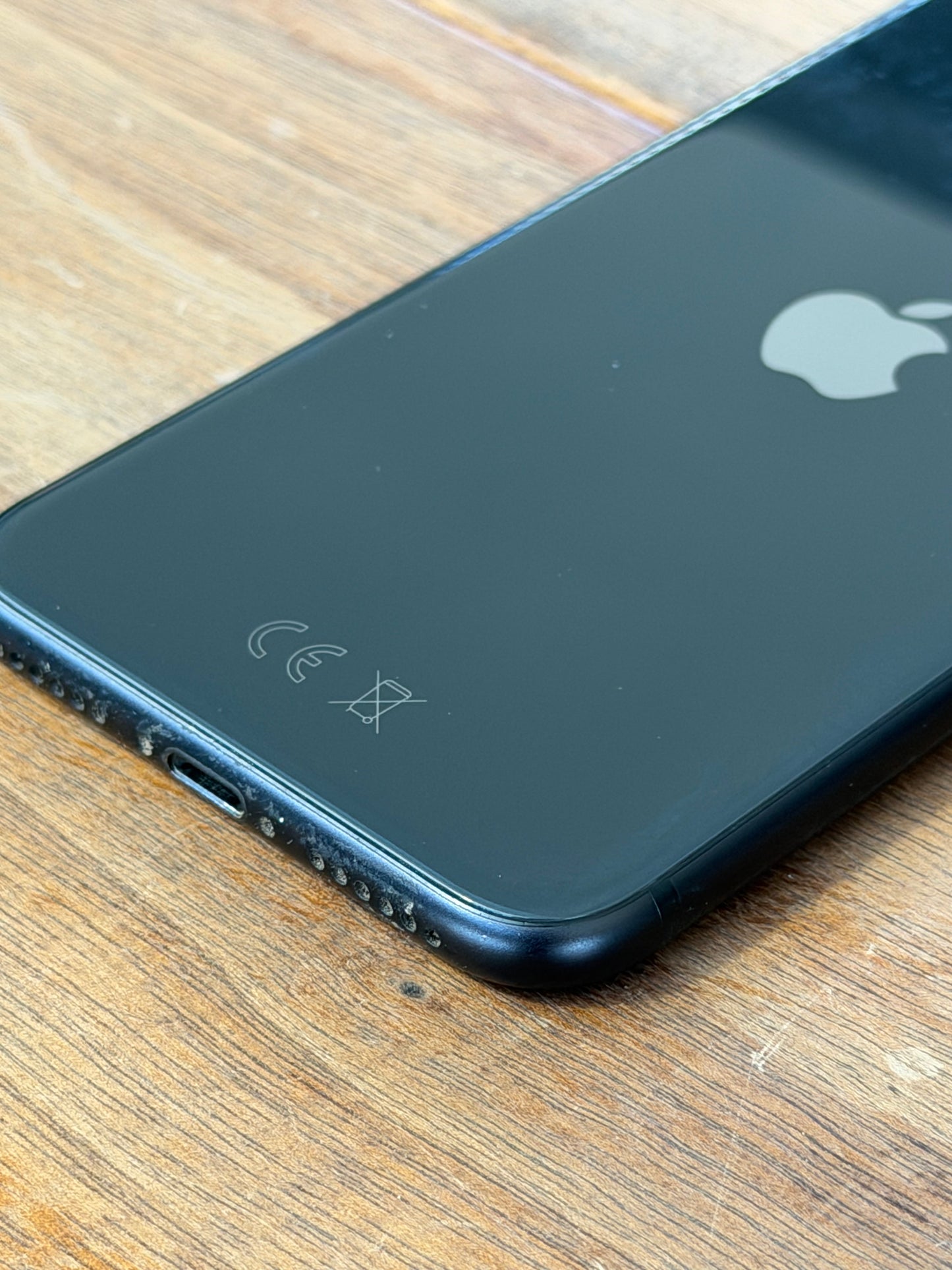 Pre-owned Apple iPhone SE2 (64GB Black) - A-grade