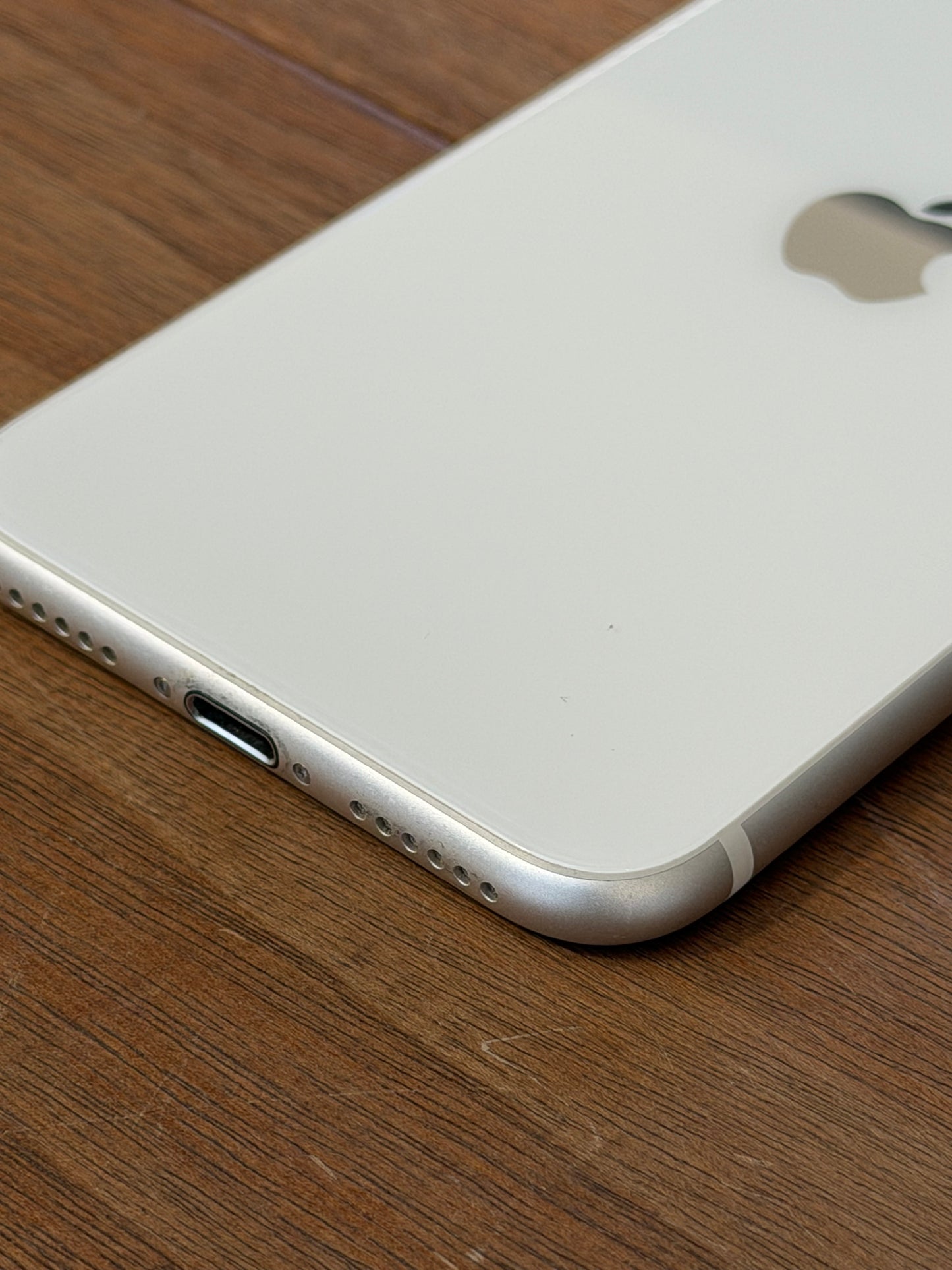 Pre-owned Apple iPhone SE3 (64GB White) - A-grade