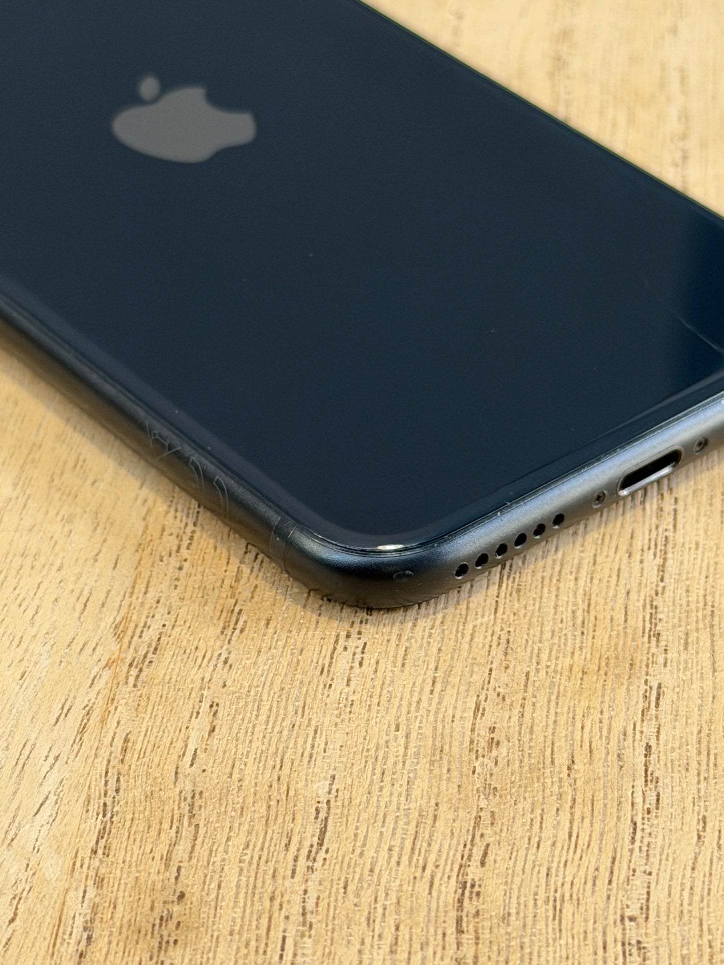 Pre-owned Apple iPhone SE3 (64GB Black, 2022) - A-grade