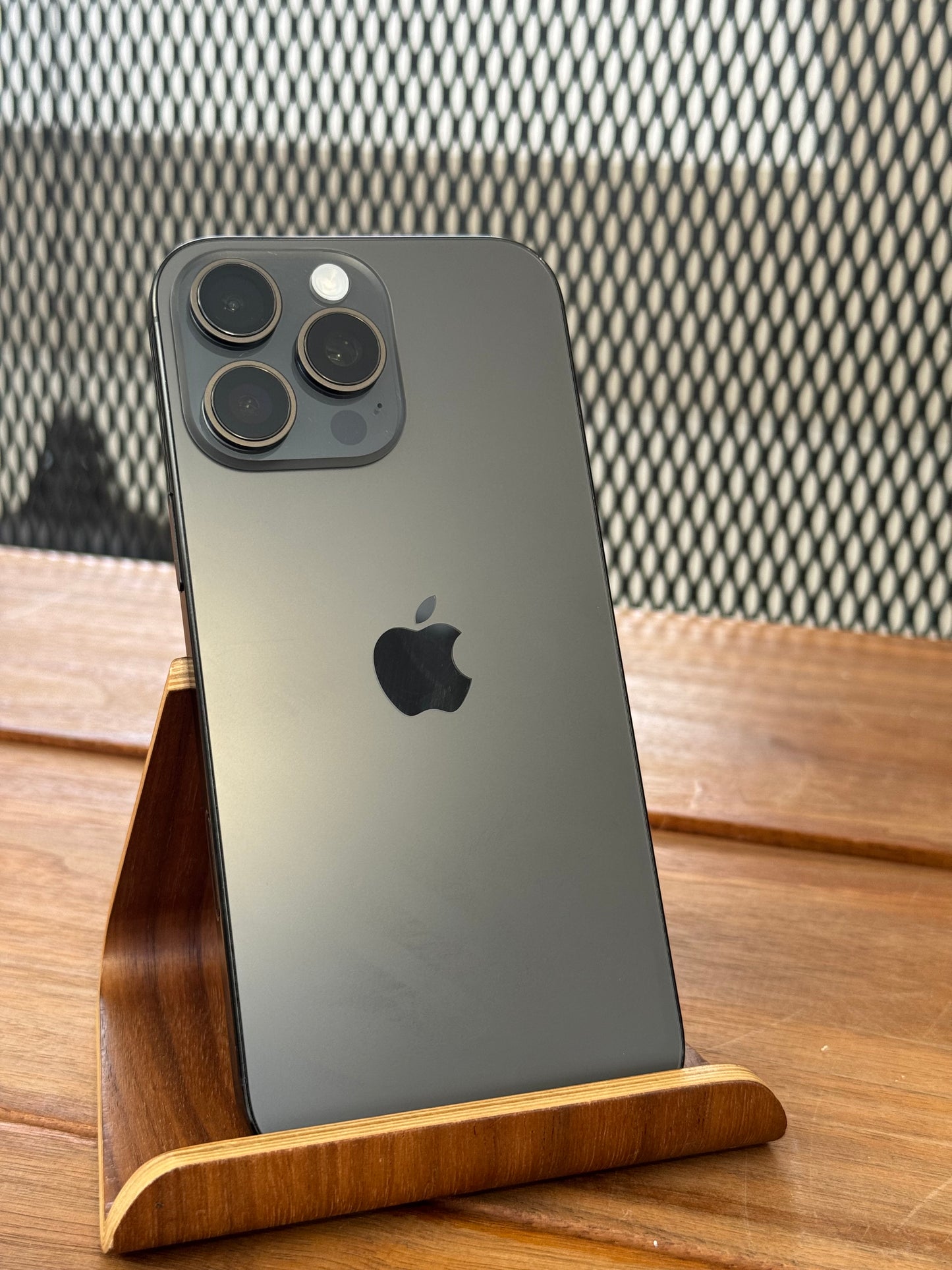 Pre-owned iPhone 15 Pro Max (256GB Black Titanium) - A-Grade