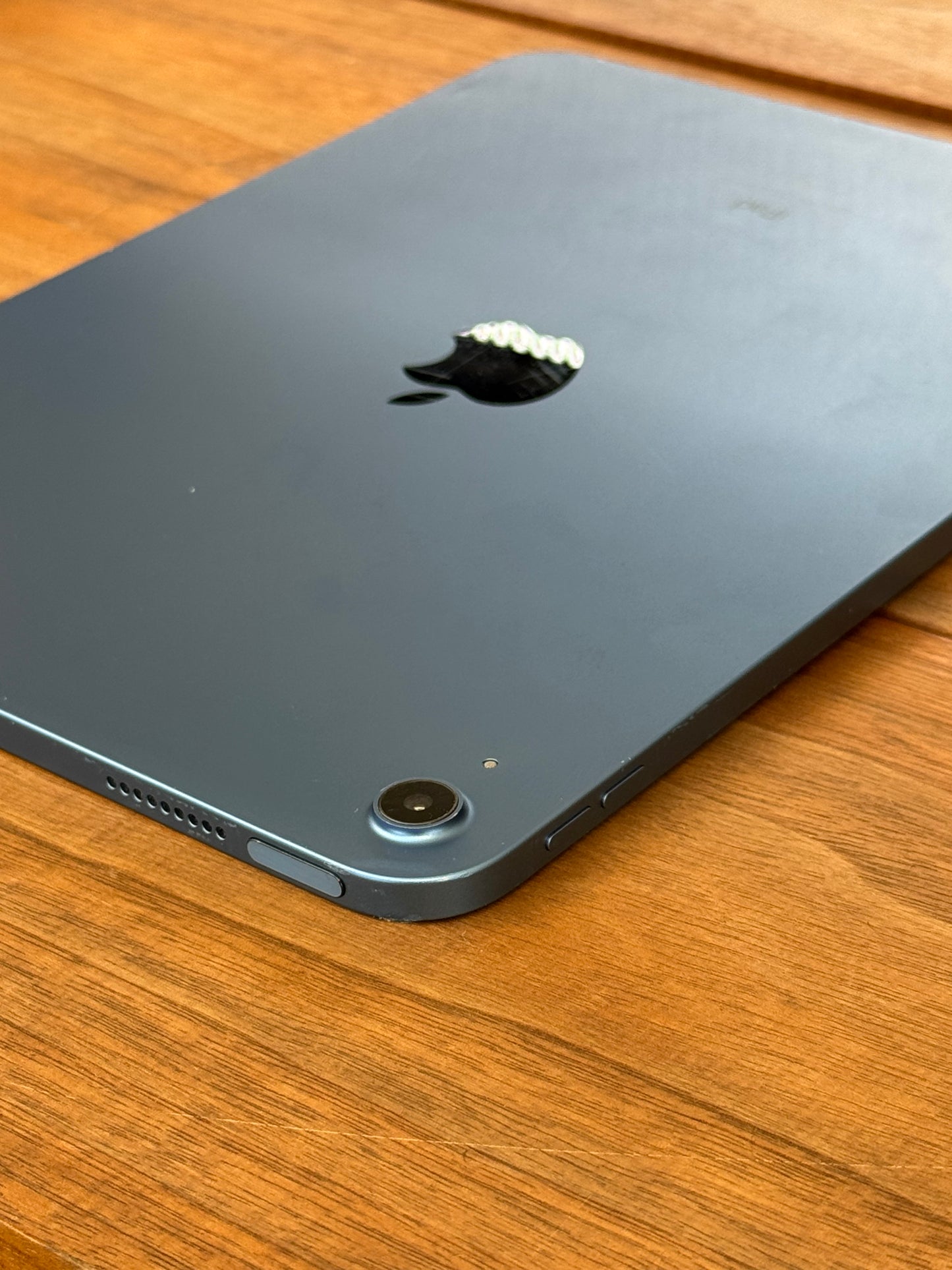 Pre-owned Apple 2022 iPad 10th gen 64gb Blue - A/B grade