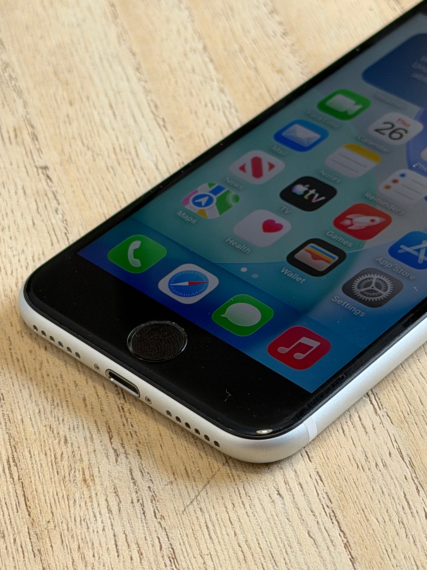 Pre-owned Apple iPhone SE2 (64GB White, 2020) - A-grade