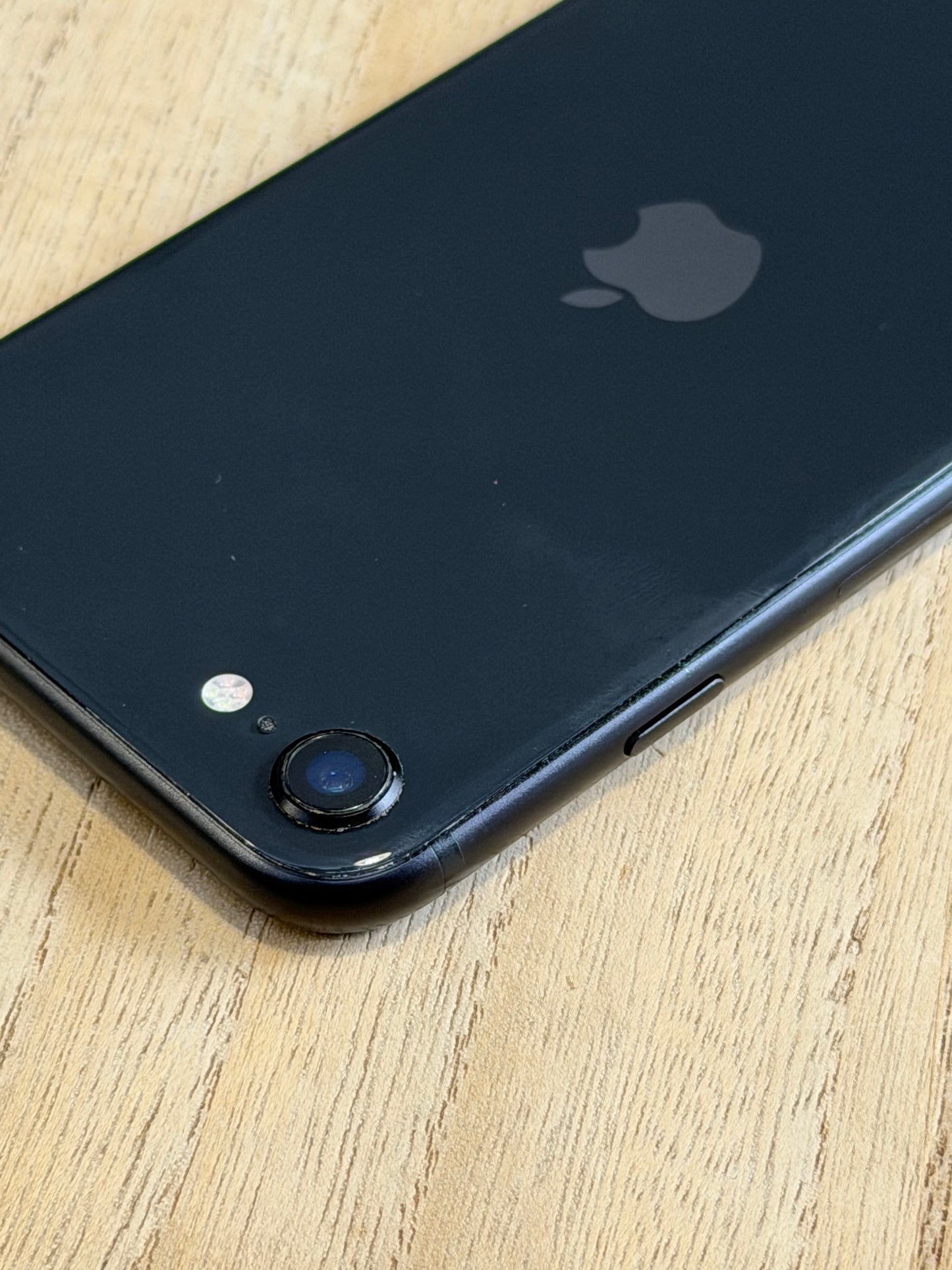 Pre-owned Apple iPhone SE2 (64GB Black, 2020) - A/B-grade