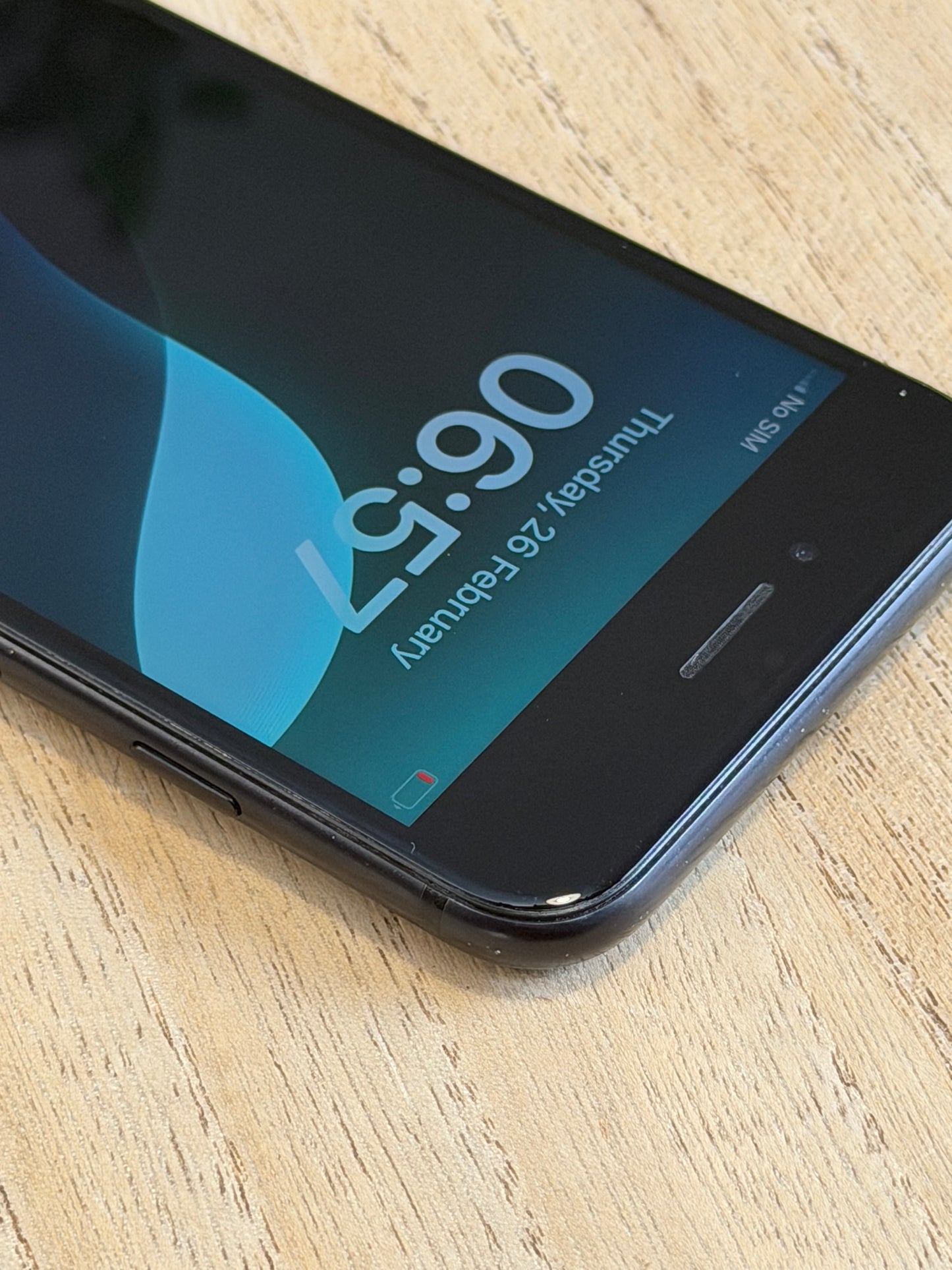 Pre-owned Apple iPhone SE2 (64GB Black, 2020) - B-grade