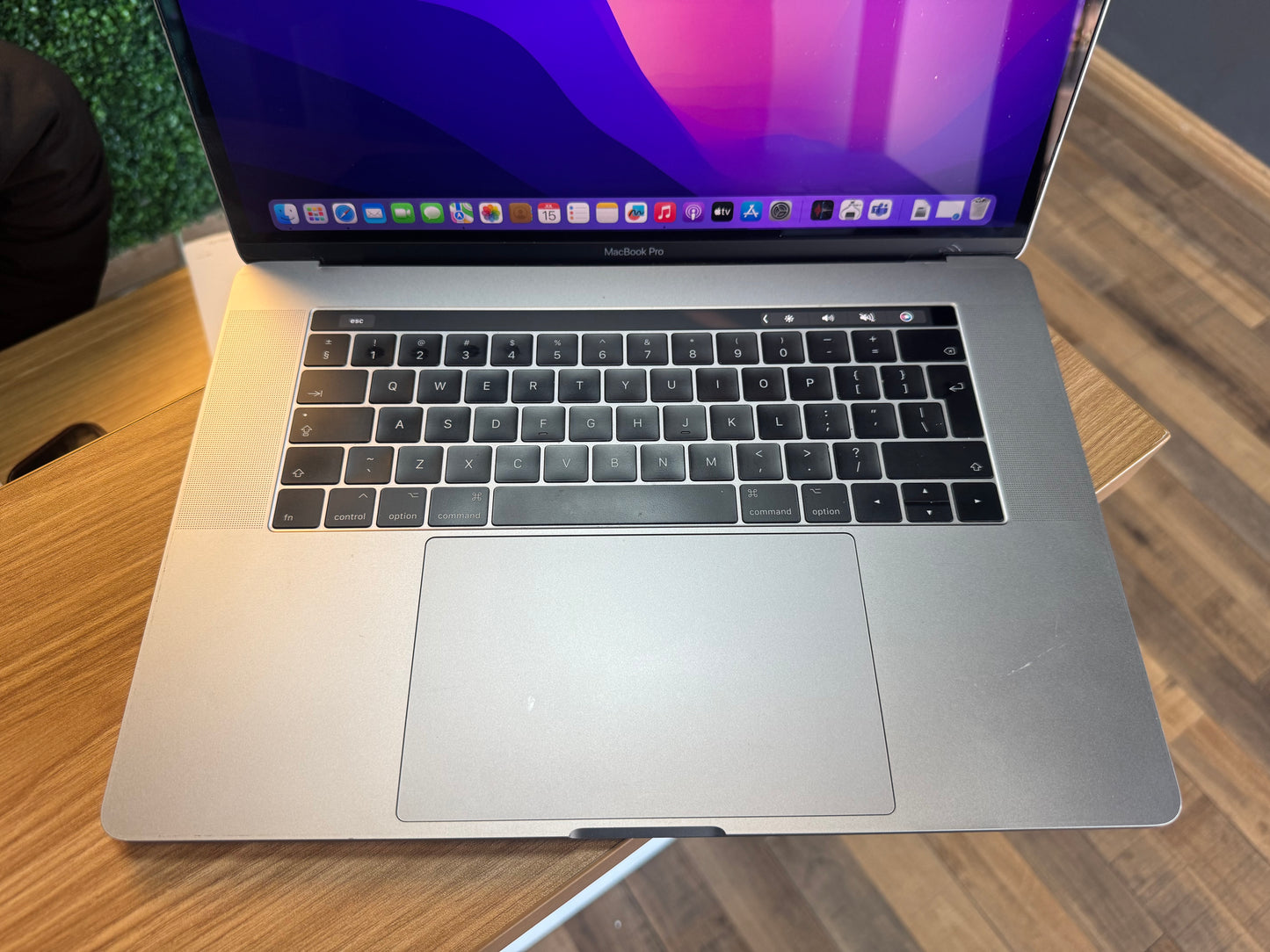 Pre-owned 15" Macbook Pro i7 2017 Touchbar - A/B-grade