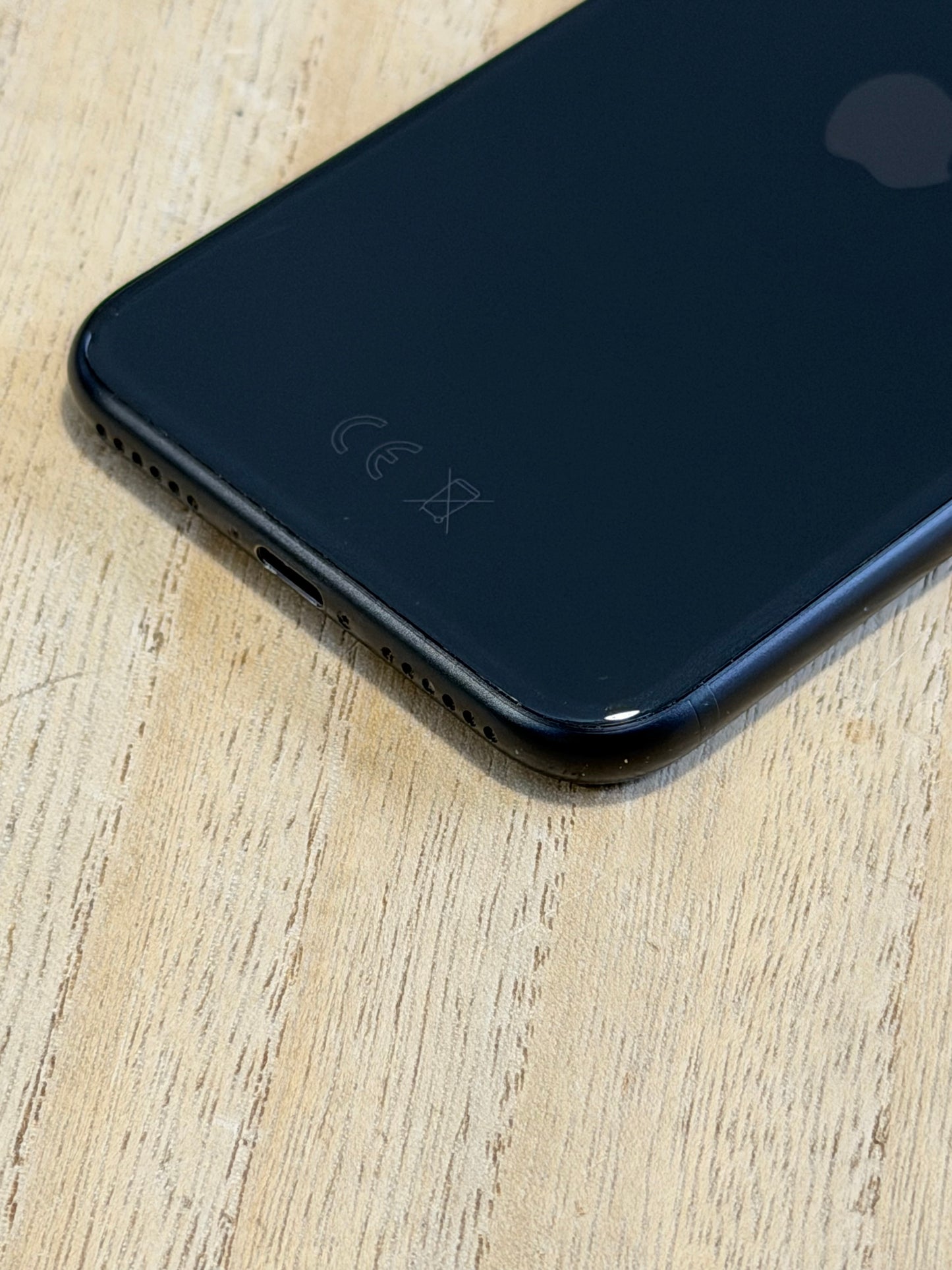 Pre-owned Apple iPhone SE2 (64GB Black, 2020) - A-grade