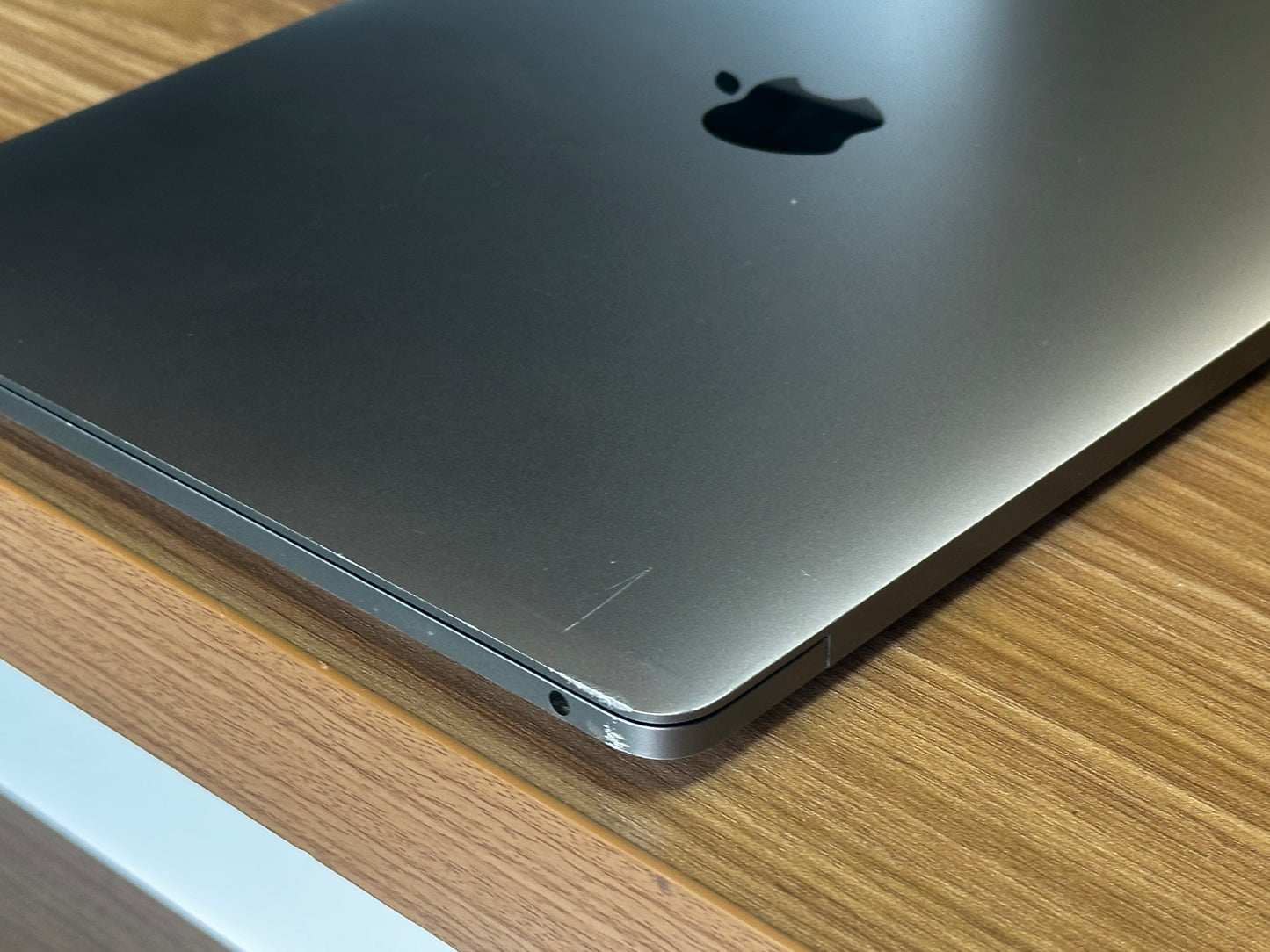 Pre-owned Apple 13" Macbook Pro i5 2019 Touchbar - A/B -grade