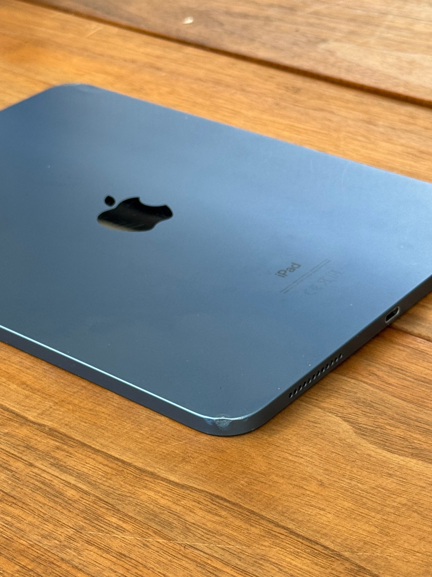 Pre-owned Apple 2022 iPad 10th gen 64gb Blue - A/B grade