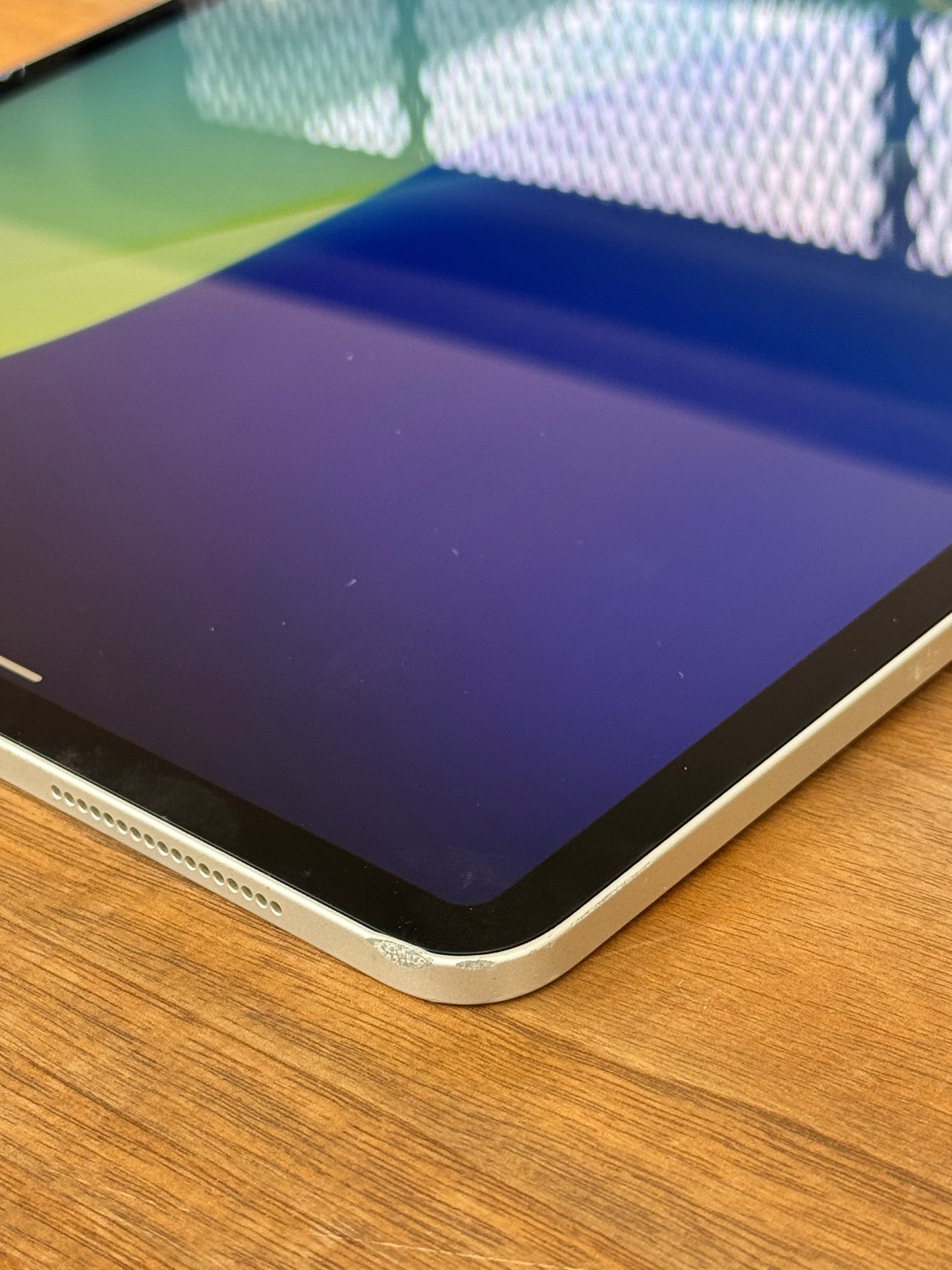 Pre-owned 12.9" iPad Pro (Wi-Fi, 128GB) 4th Generation - B-grade