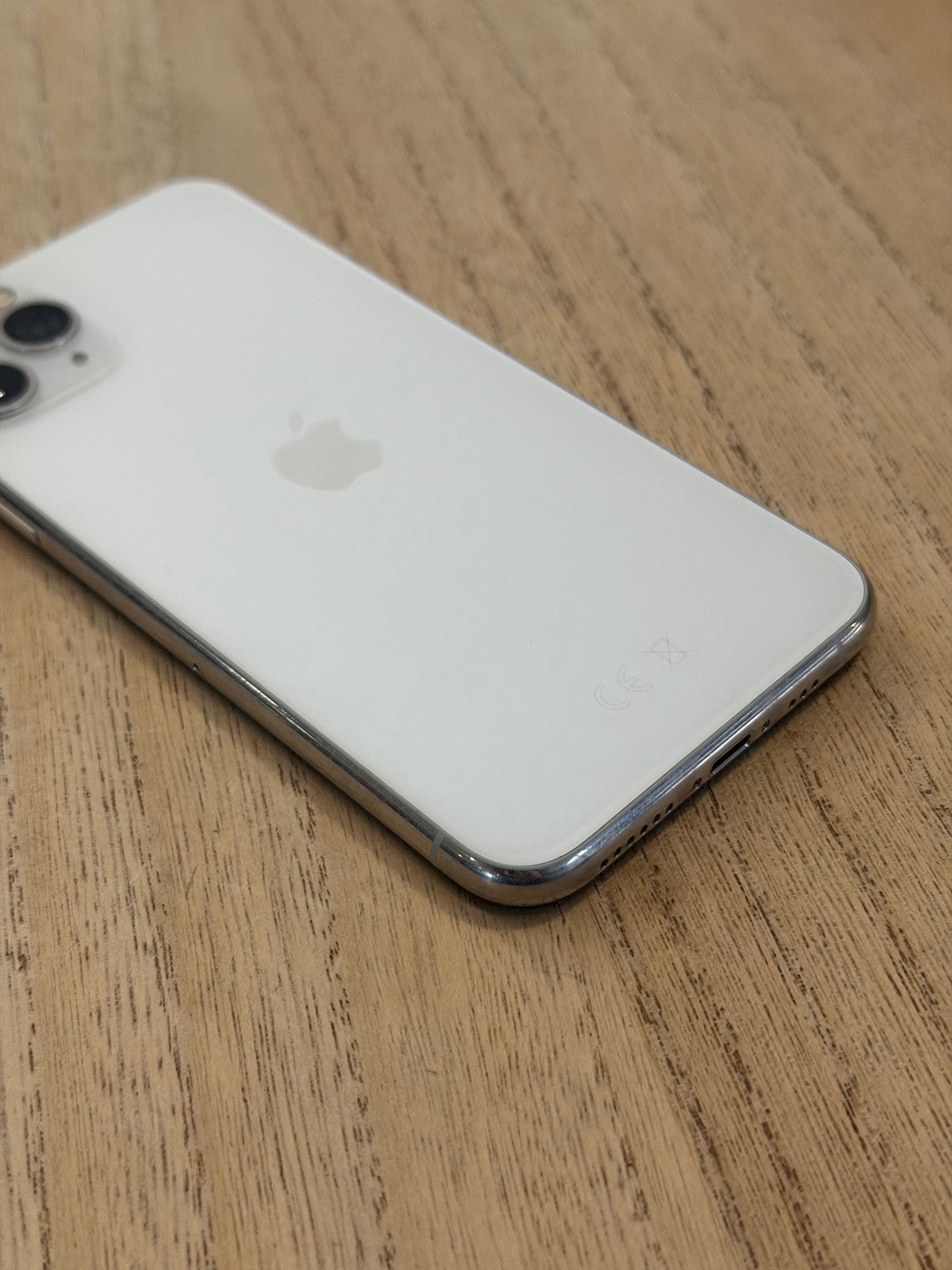 Pre-owned Apple iPhone 11 Pro (256GB White) - B-Grade