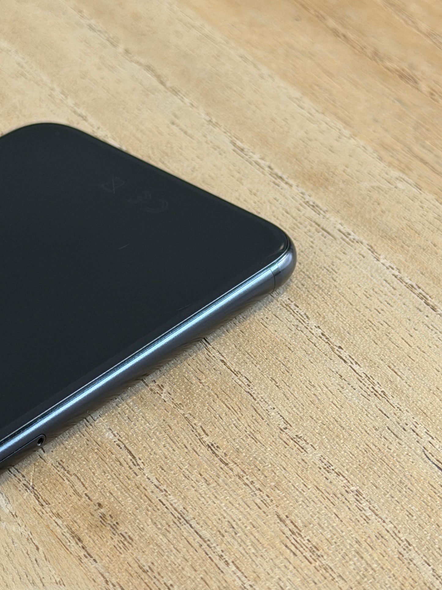 Pre-owned Apple iPhone SE2 (64GB Black, 2020) - B-grade