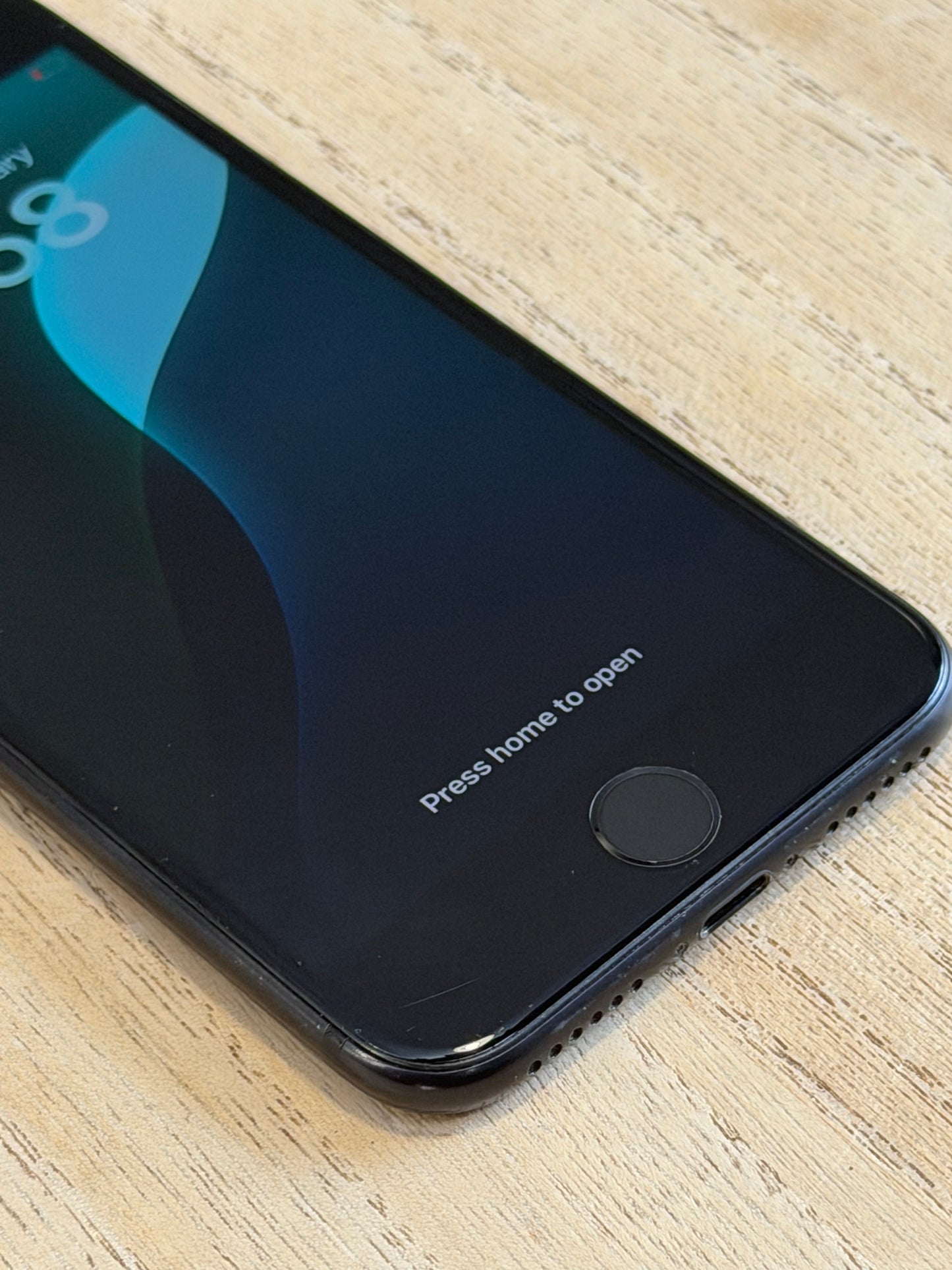 Pre-owned Apple iPhone SE2 (64GB Black, 2020) - B-grade