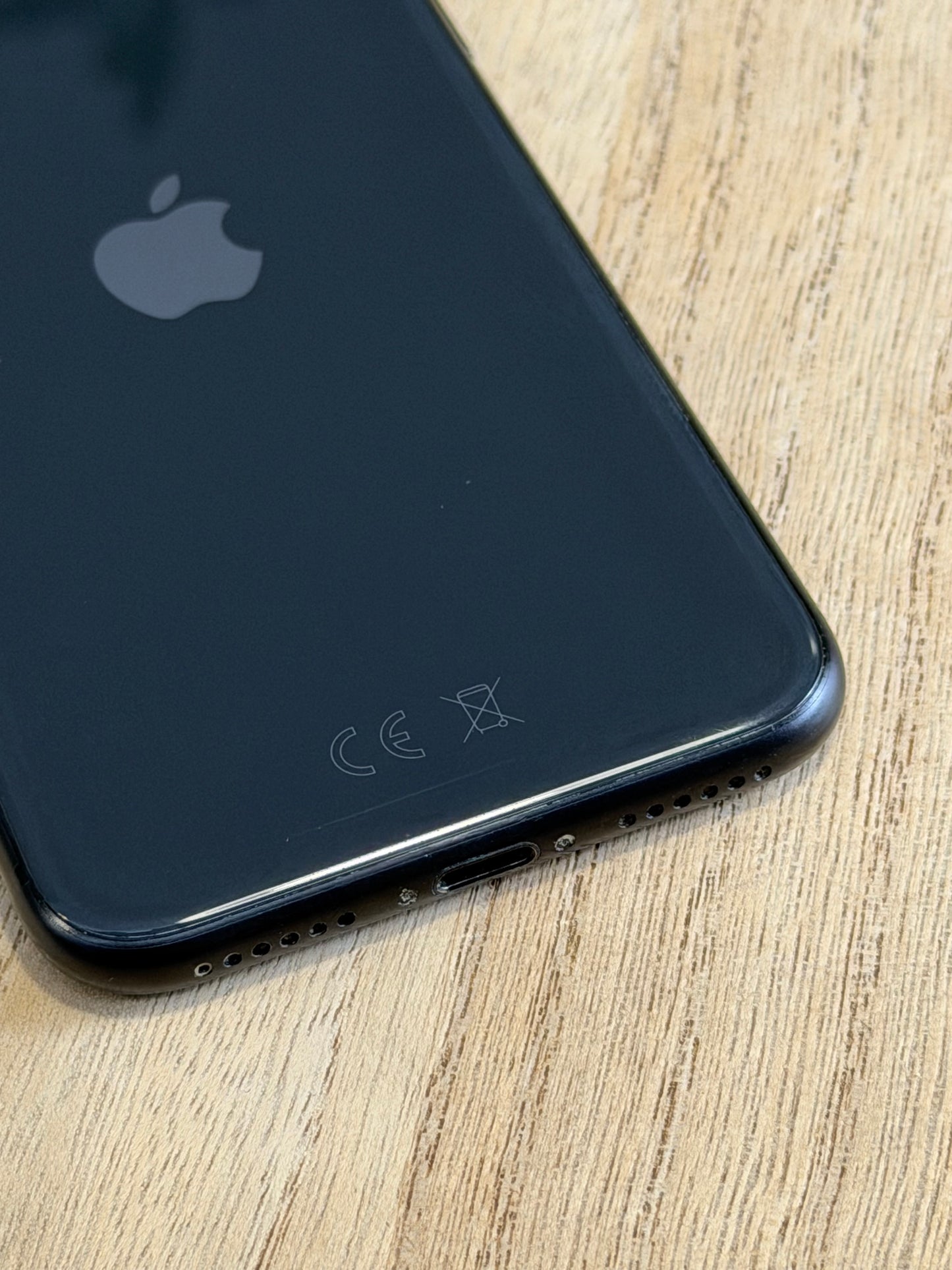 Pre-owned Apple iPhone SE2 (64GB Black, 2020) - A/B-grade