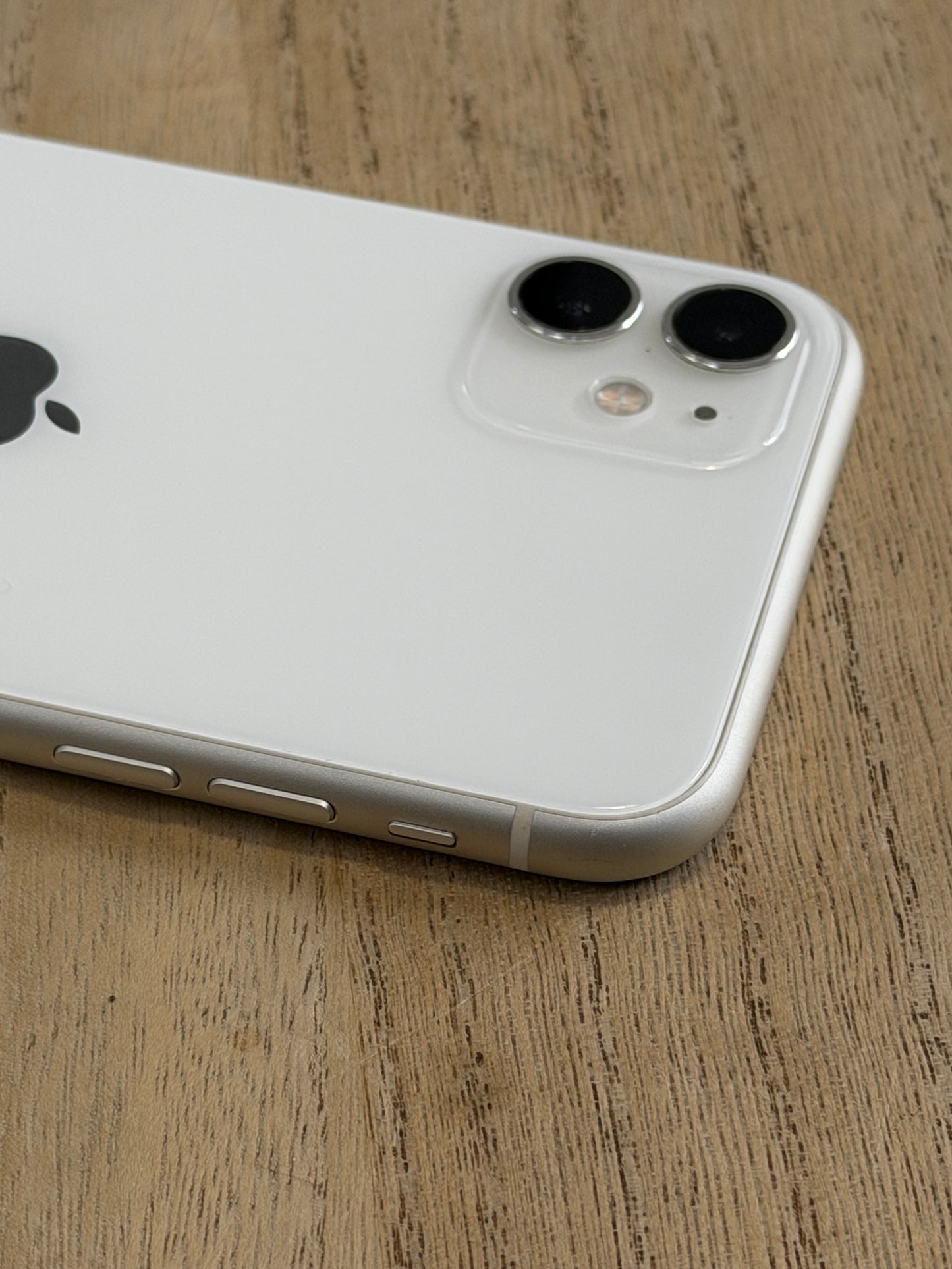 Pre-owned Apple iPhone 11 (64GB White) - A-grade