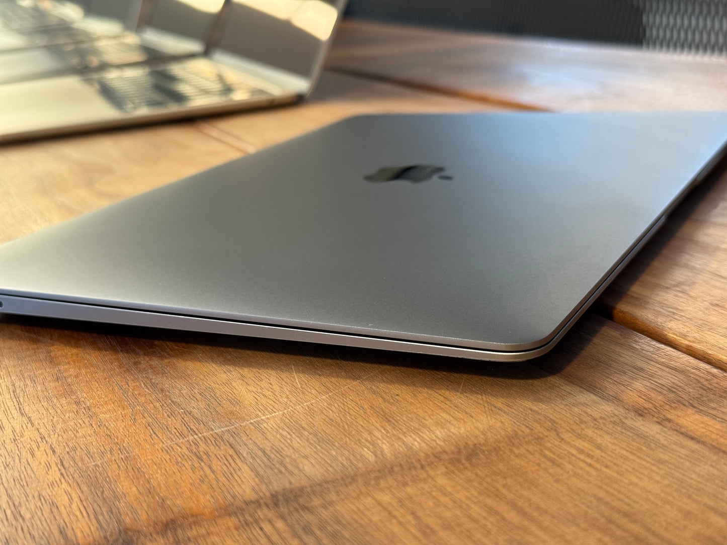 Pre-owned Apple 13" Macbook Air M1 2020 - A/B-Grade