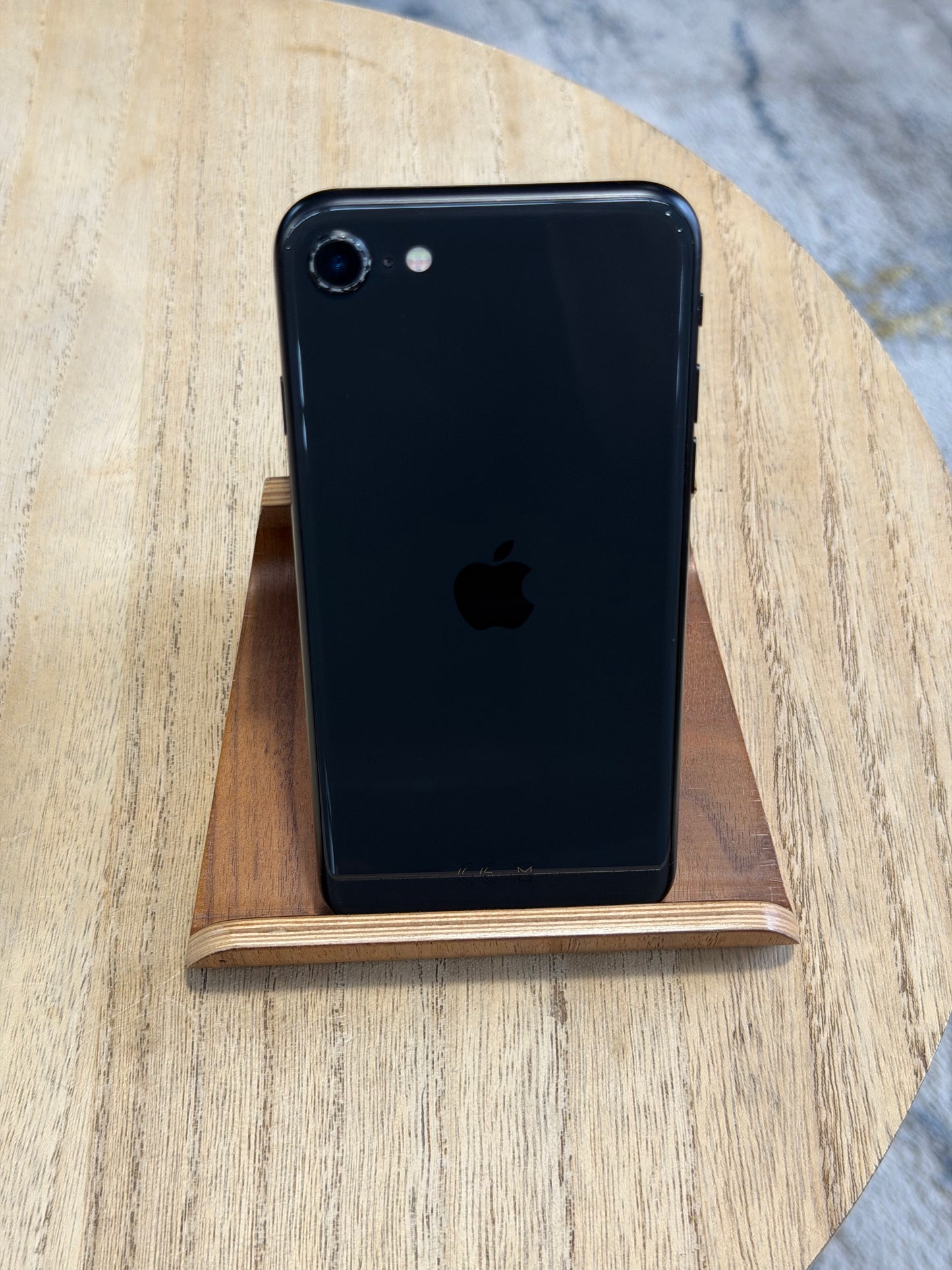 Pre-owned Apple iPhone SE2 (64GB Black, 2020) - A-grade