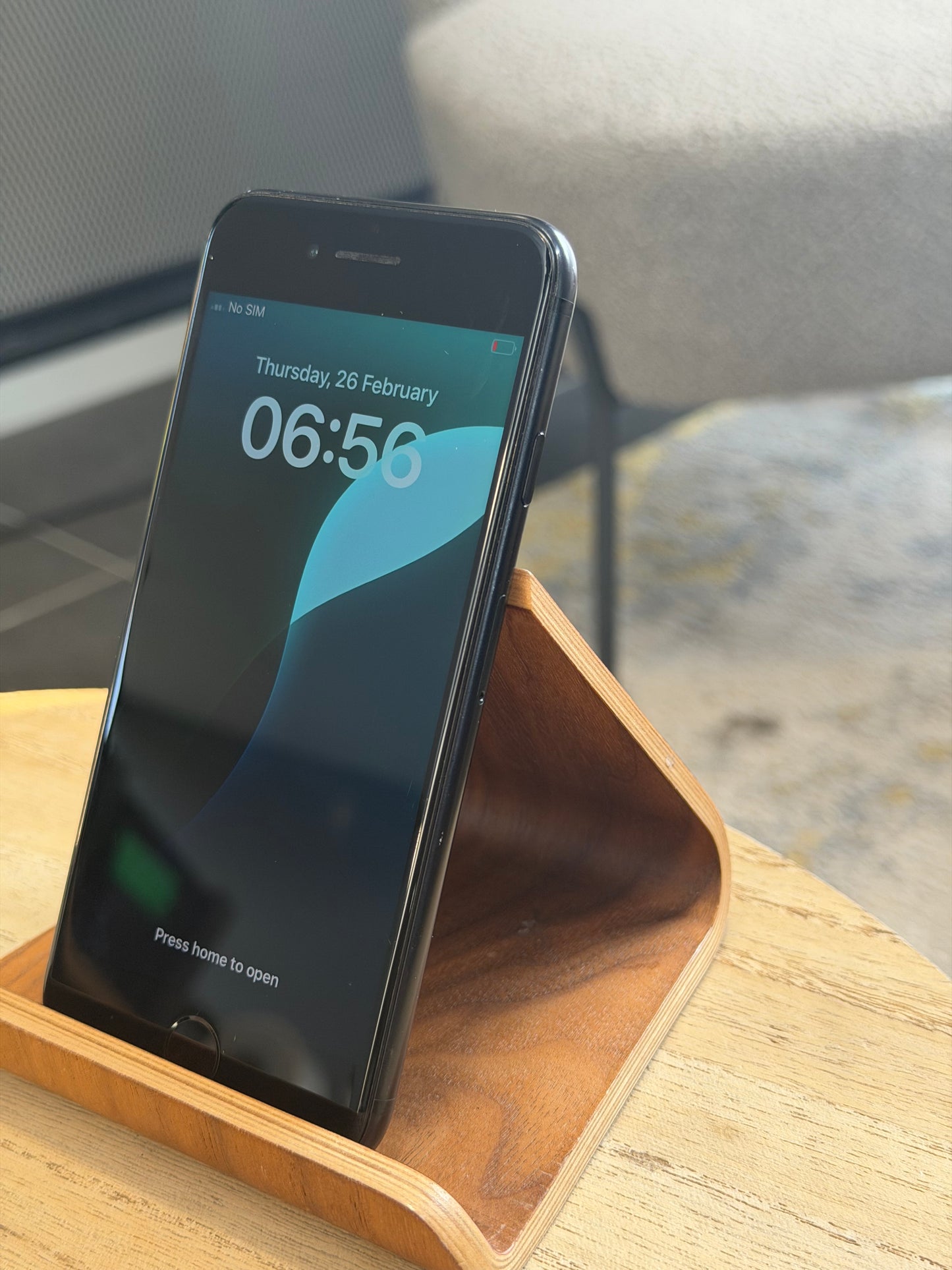 Pre-owned Apple iPhone SE2 (64GB Black, 2020) - B-grade