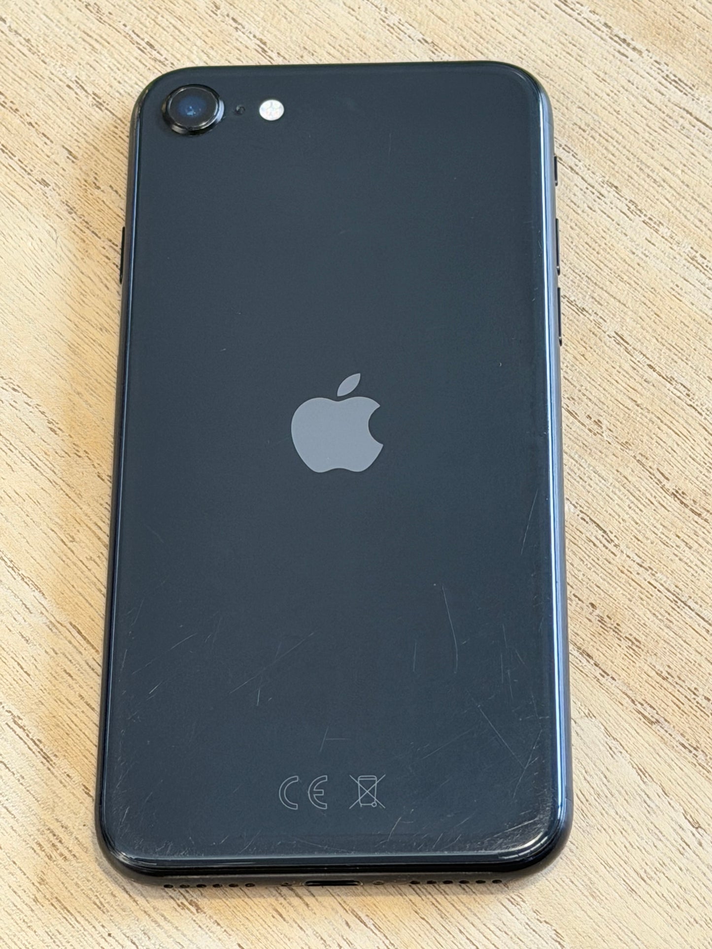Pre-owned Apple iPhone SE2 (64GB Black, 2020) - B-grade