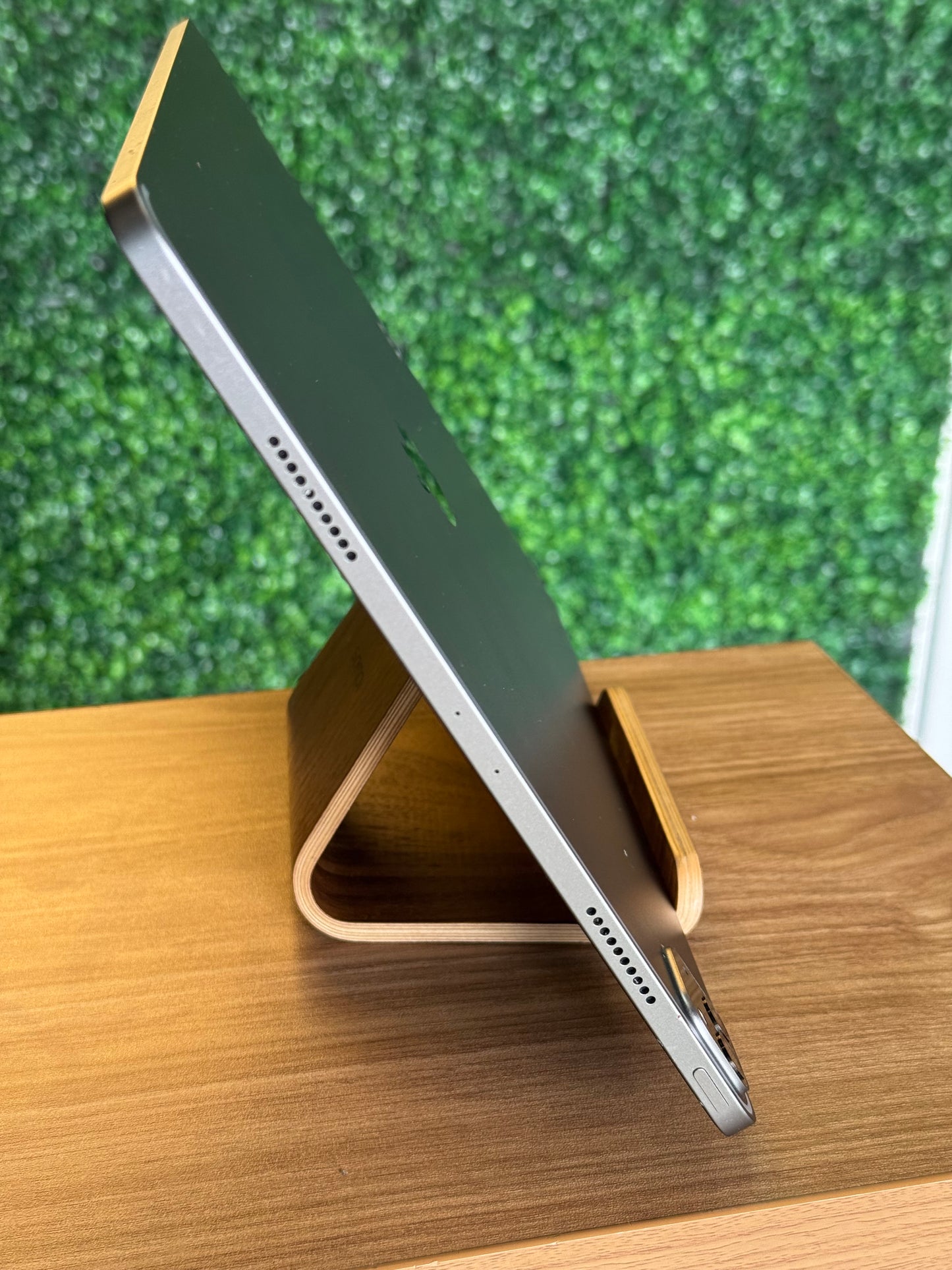 Pre-owned 12.9" iPad Pro (Wi-Fi , 256gb) 6th Generation - A-grade