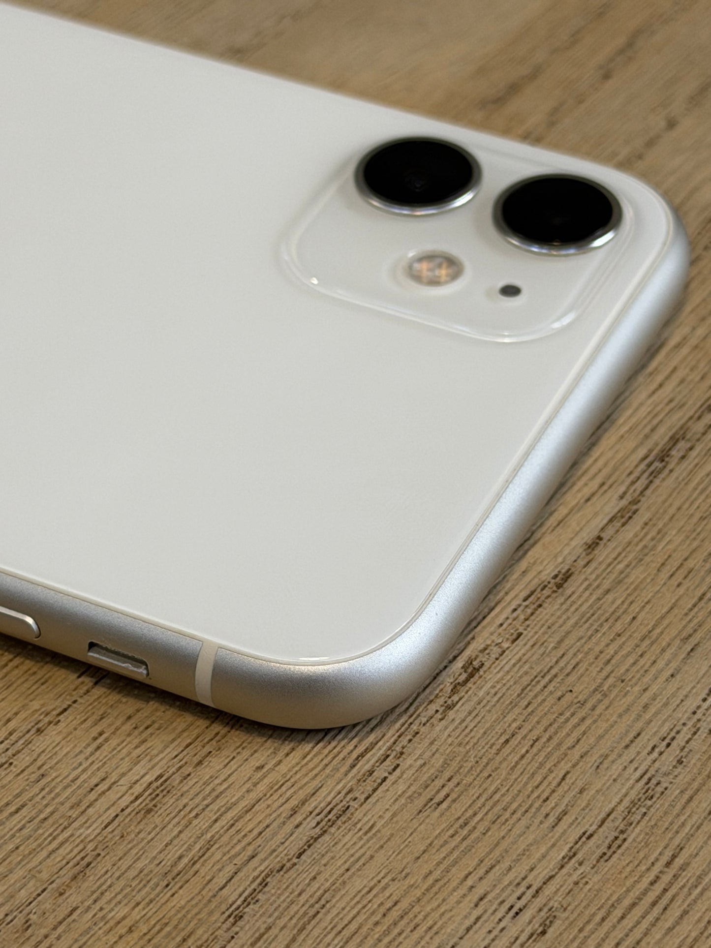 Pre-owned Apple iPhone 11 (64GB White) - A-grade