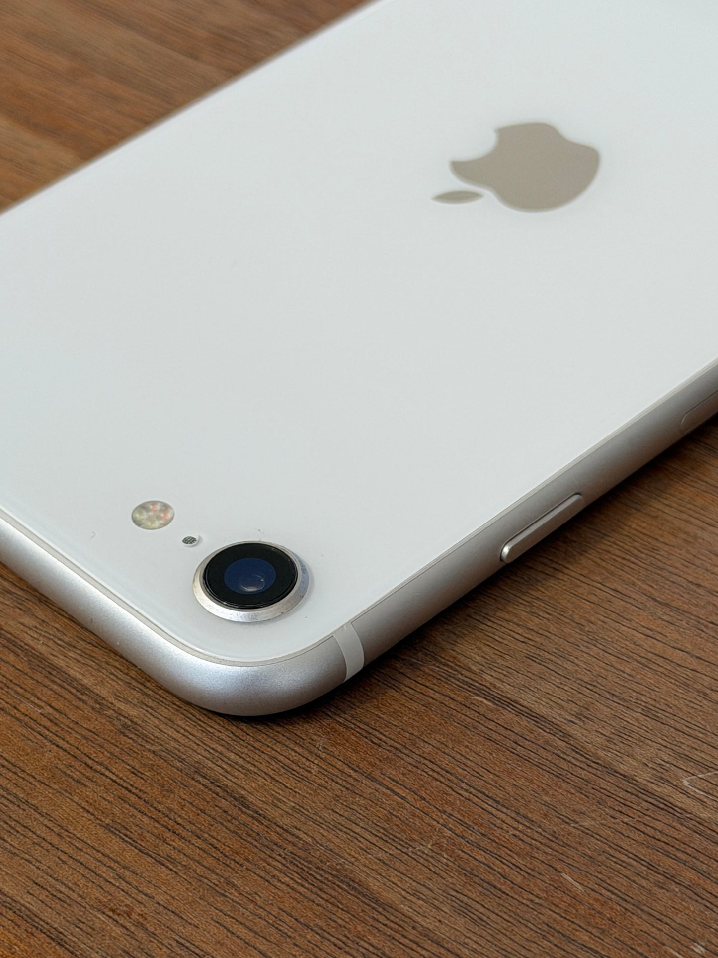 Pre-owned Apple iPhone SE3 (64GB White) - A-grade