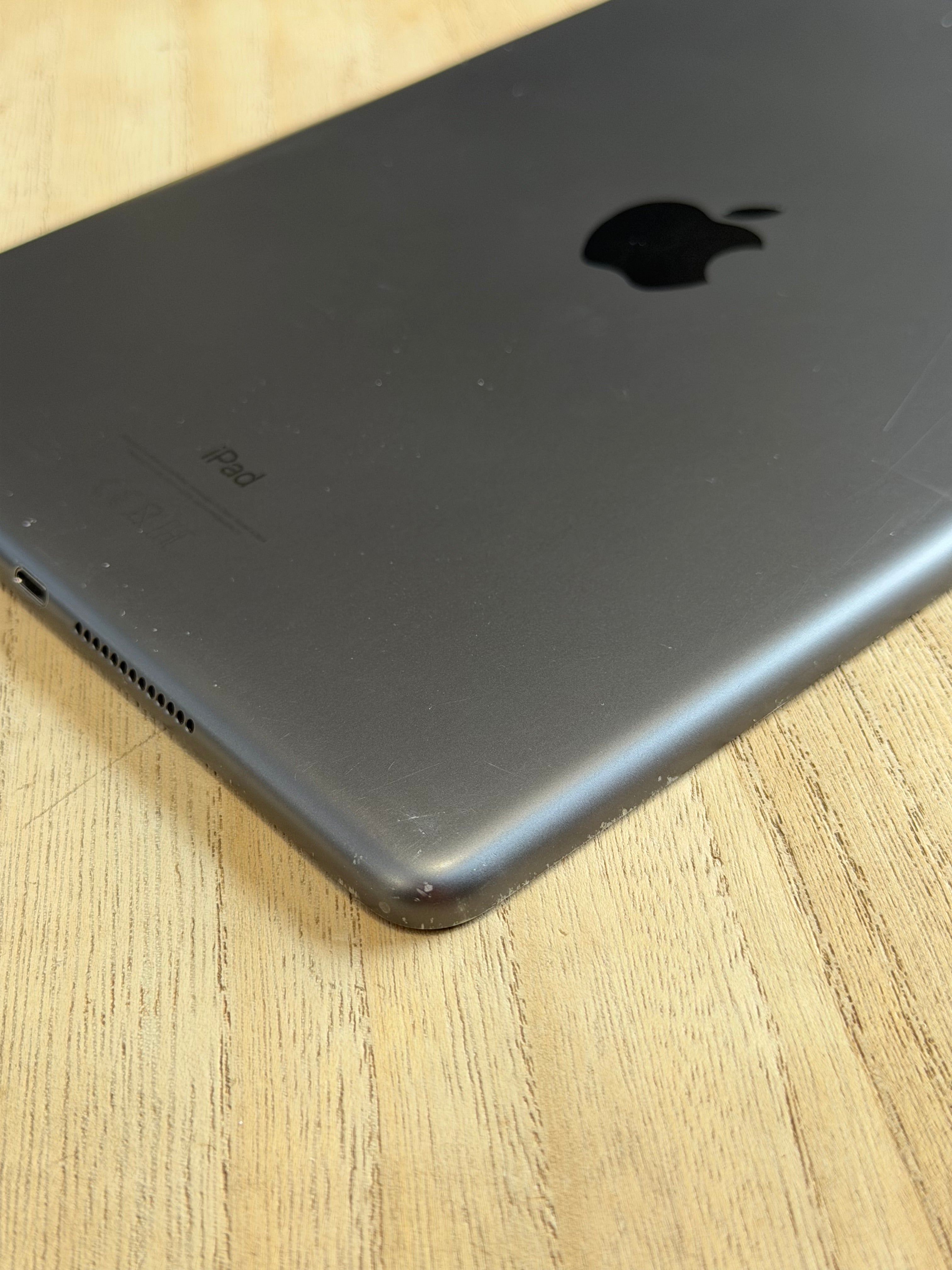 Pre-owned iPad 8th Gen (Wi-Fi & Cell, 32GB, Space Grey) - A-Grade