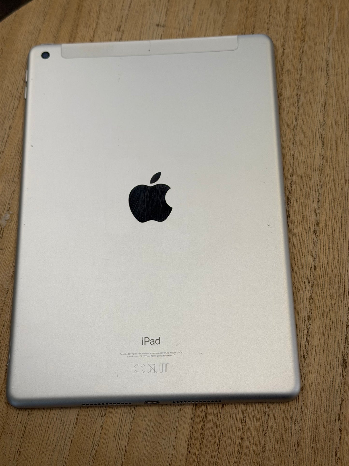 Pre-owned iPad 9th Gen (Wi-Fi &LTE, 64GB Silver) - A-grade