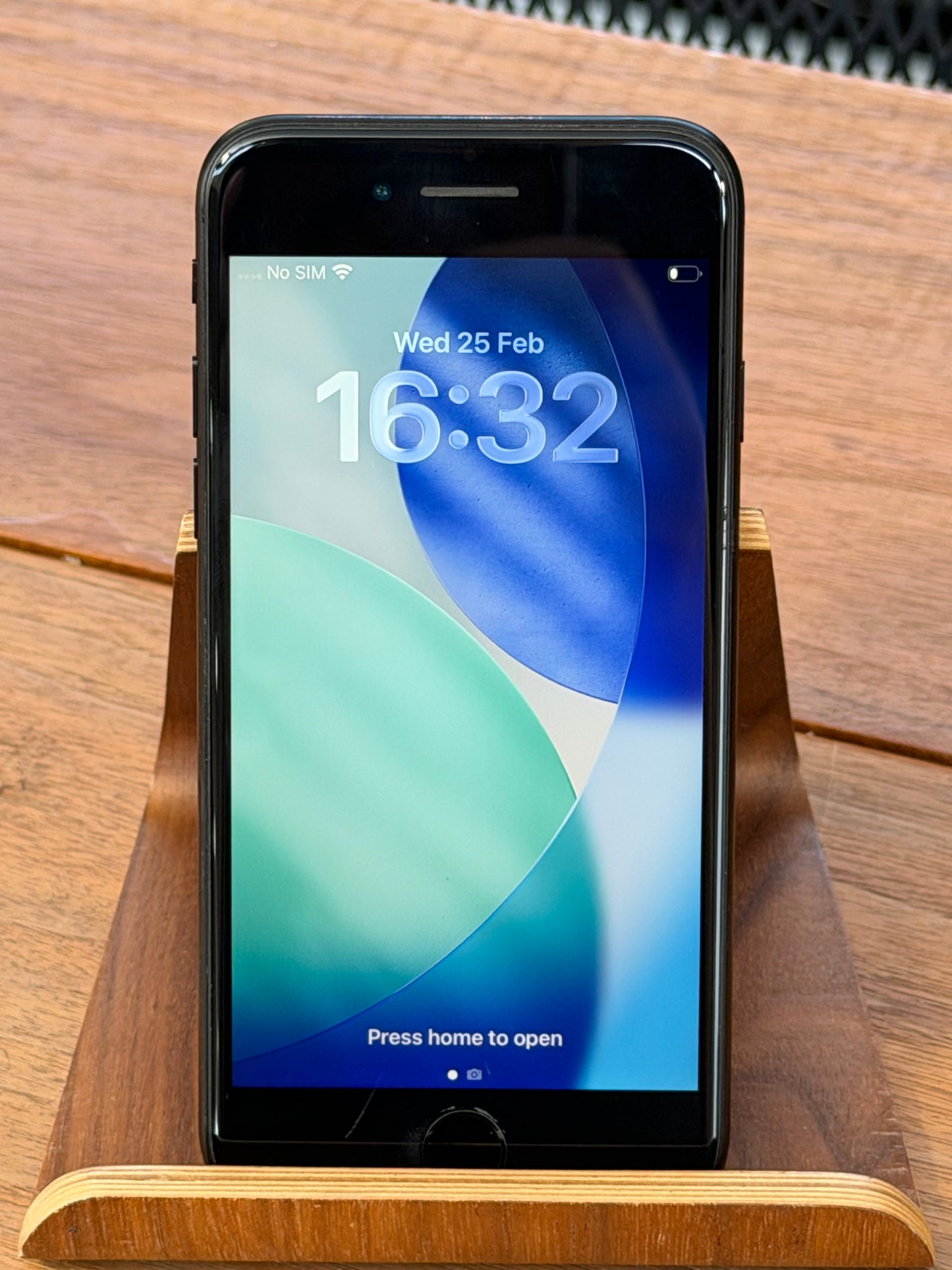 Pre-owned Apple iPhone SE2 (64GB Black) - A-grade