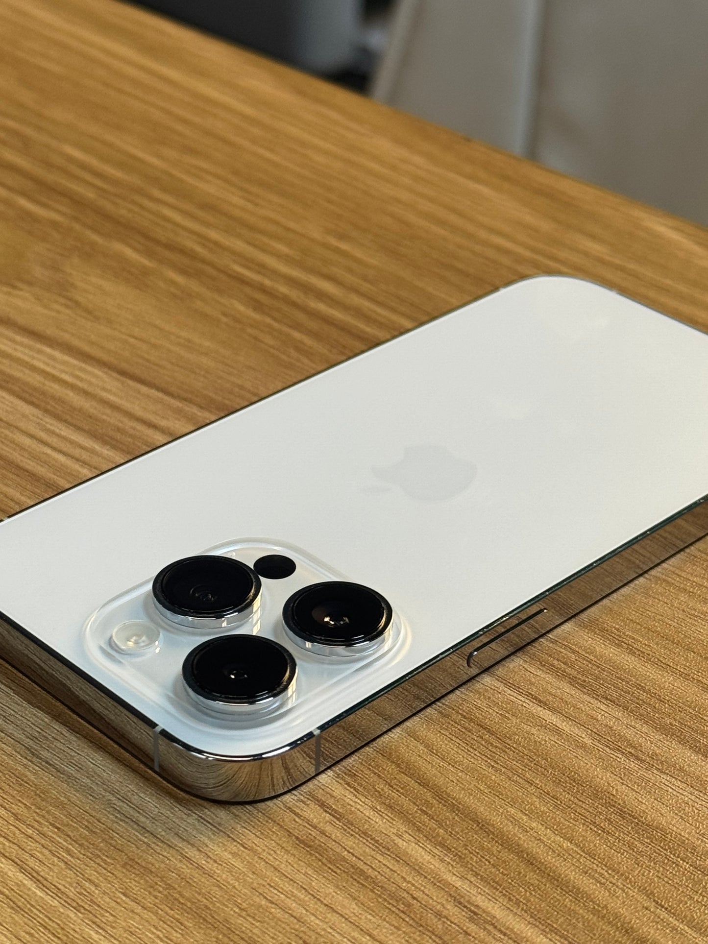 Pre-owned iPhone 14 Pro (256GB White) - No Face ID