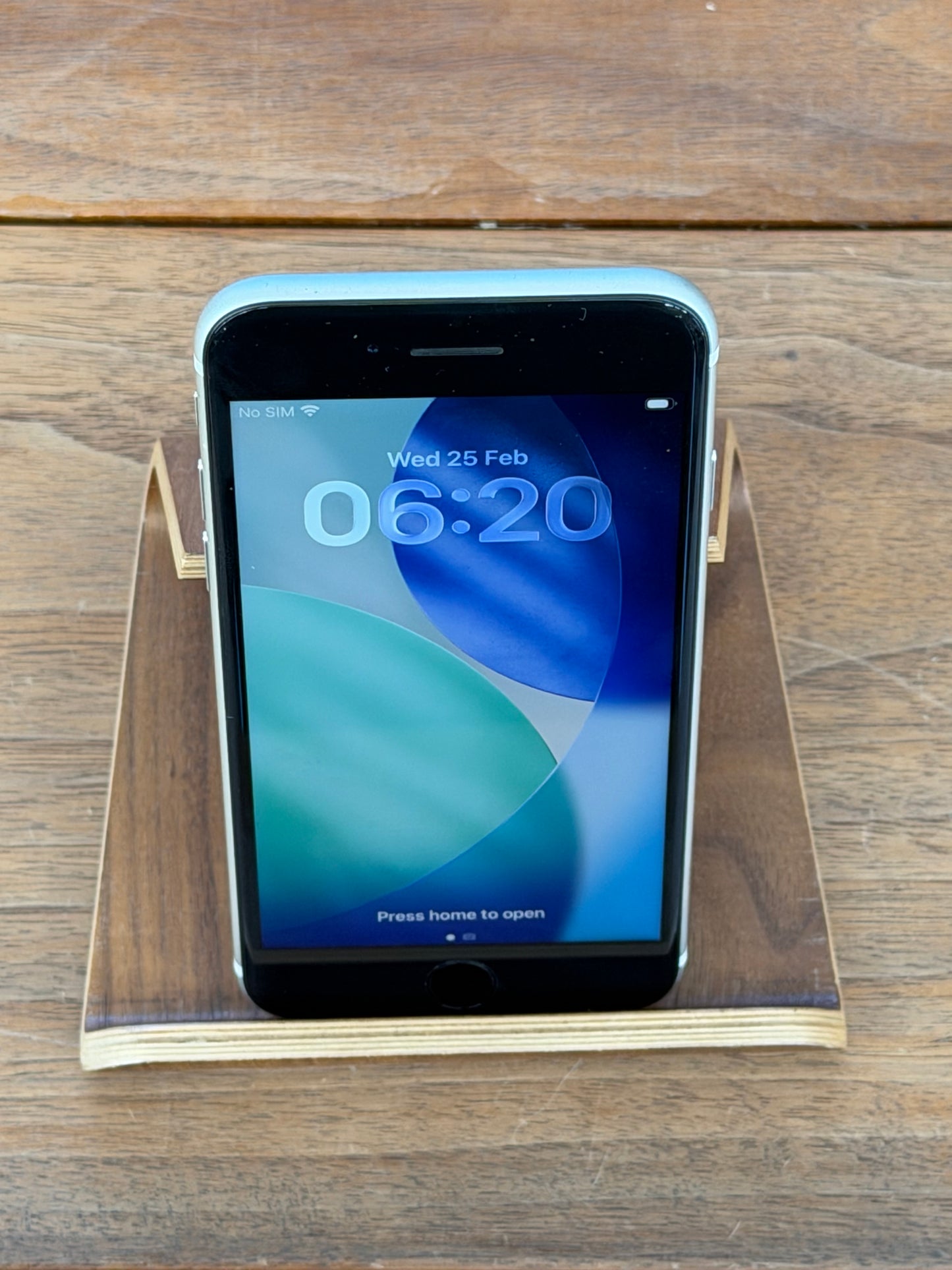 Pre-owned Apple iPhone SE3 (64GB White) - A-grade