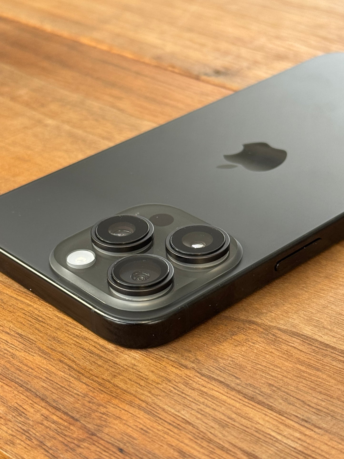 Pre-owned iPhone 15 Pro Max (256GB Black Titanium) - A-Grade