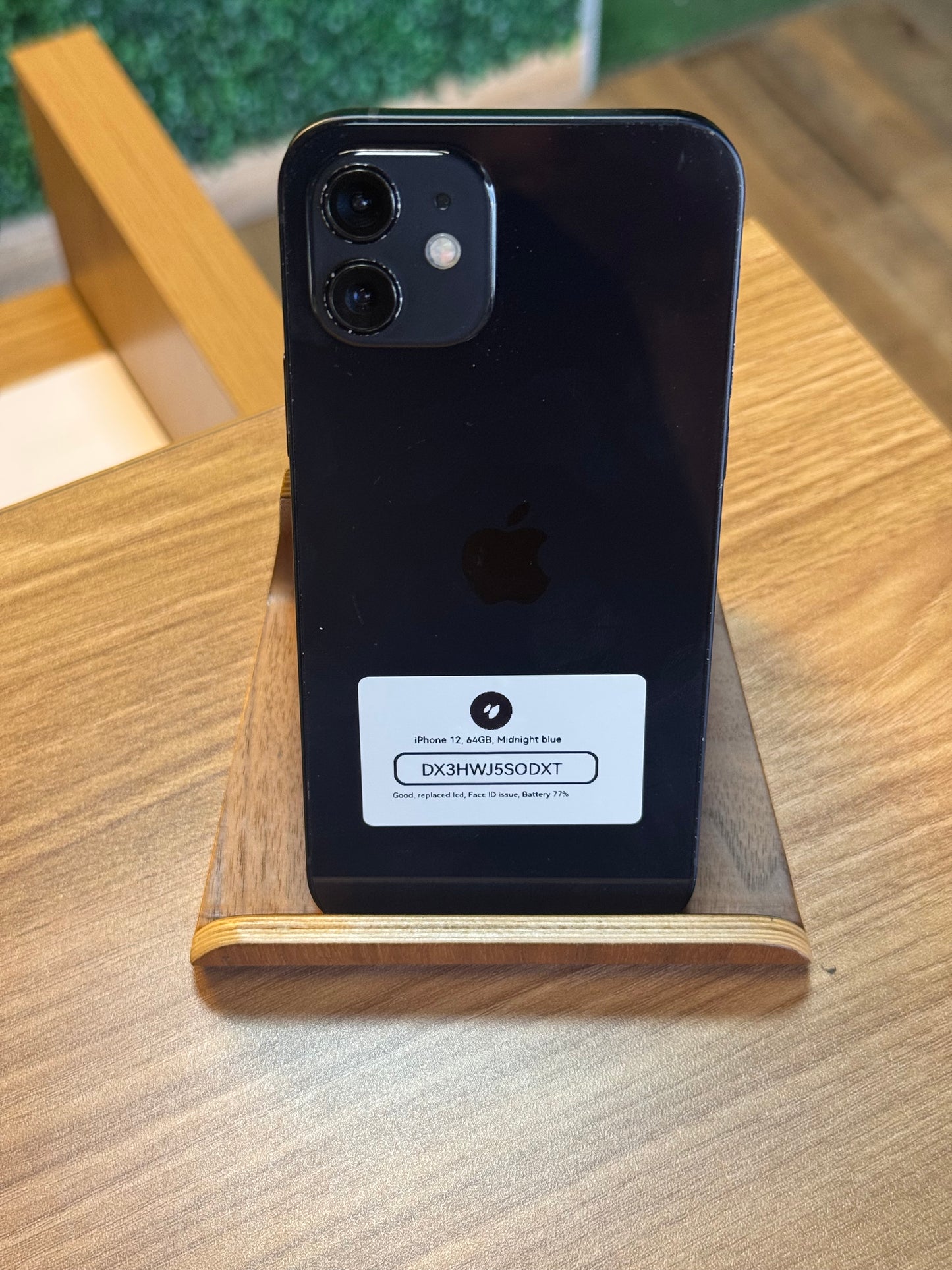 Pre-owned Apple iPhone 12 (64gb Black) - A/B grade