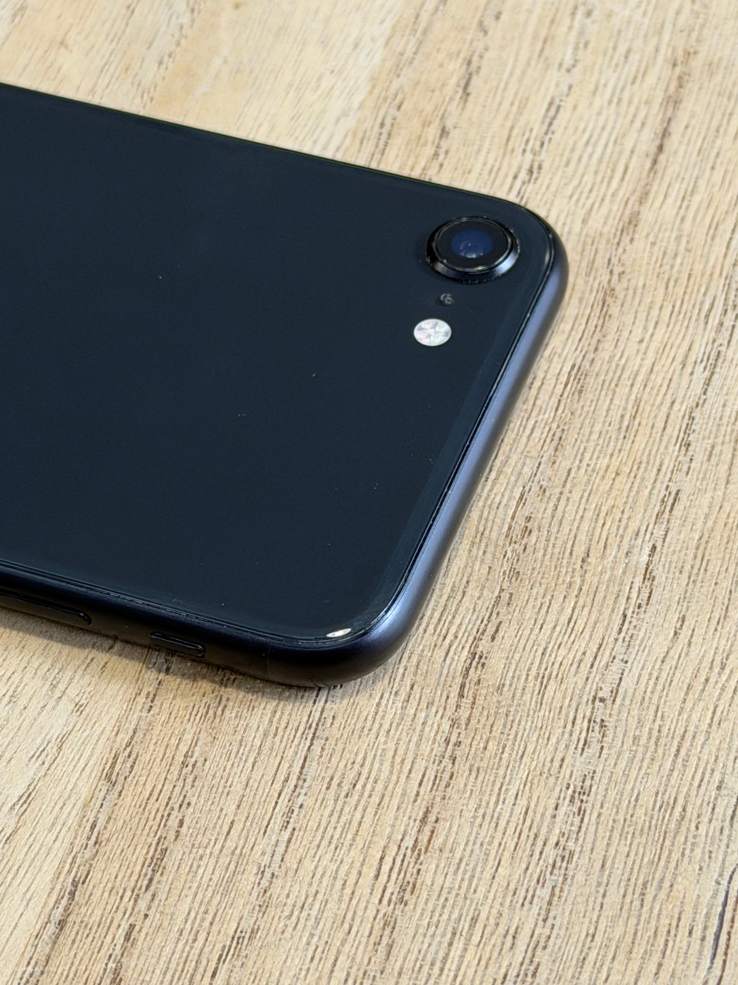 Pre-owned Apple iPhone SE2 (64GB Black, 2020) - A/B-grade