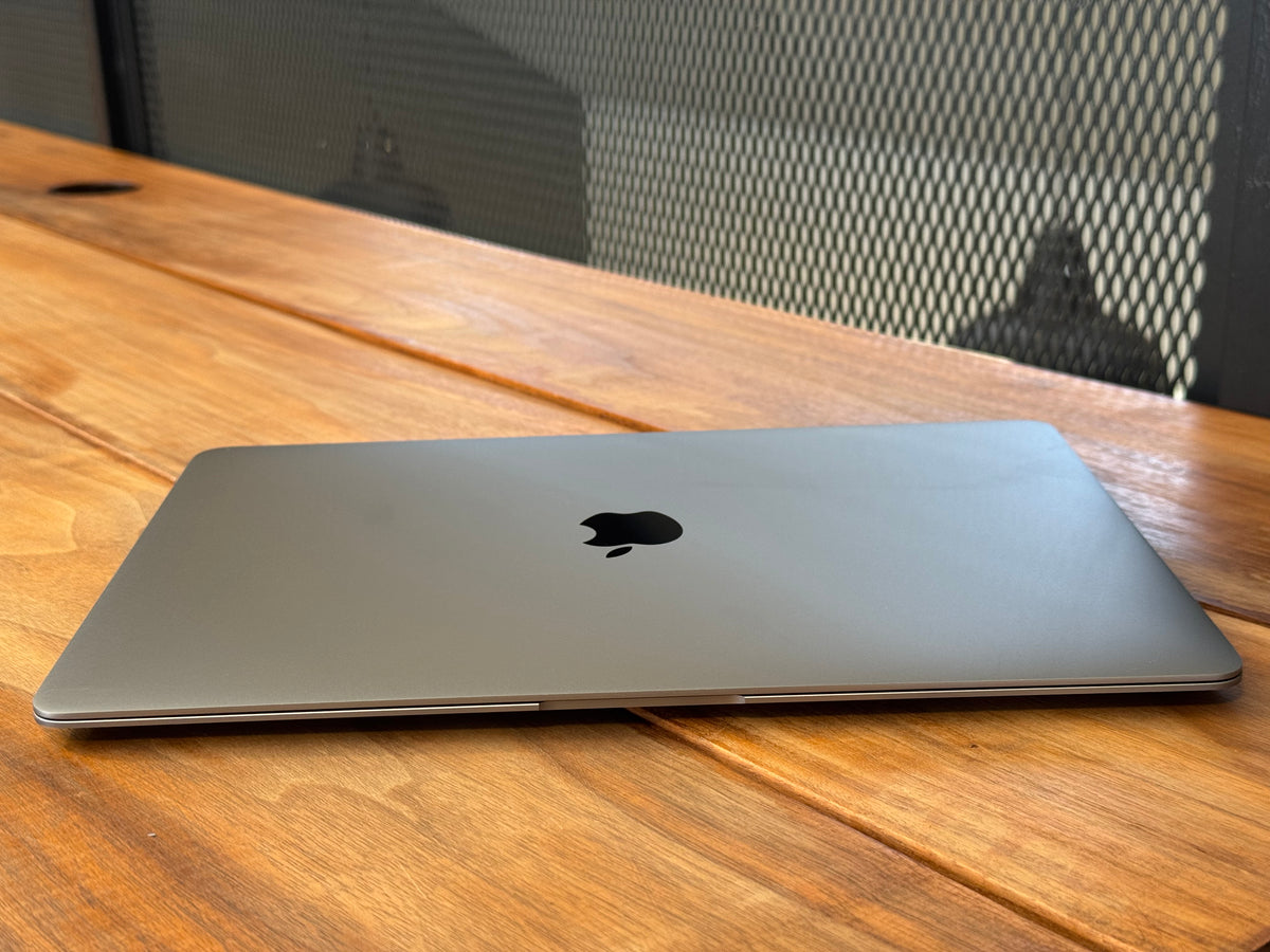 Pre-owned Apple 13" Macbook Air M1 2020 - A/B-Grade