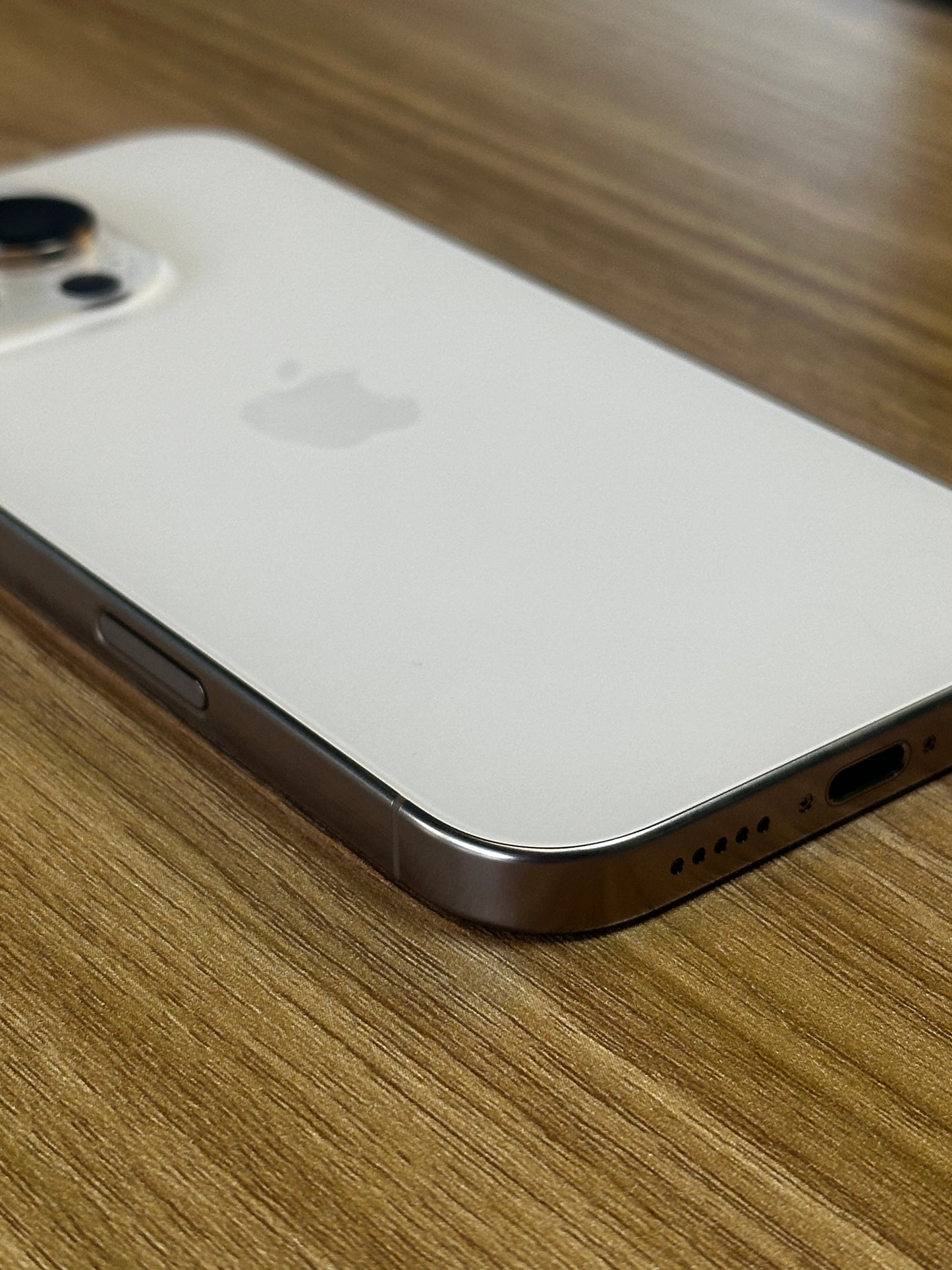 Pre-owned  iPhone 16 Pro (256gb, Desert Titanium)  - A-grade