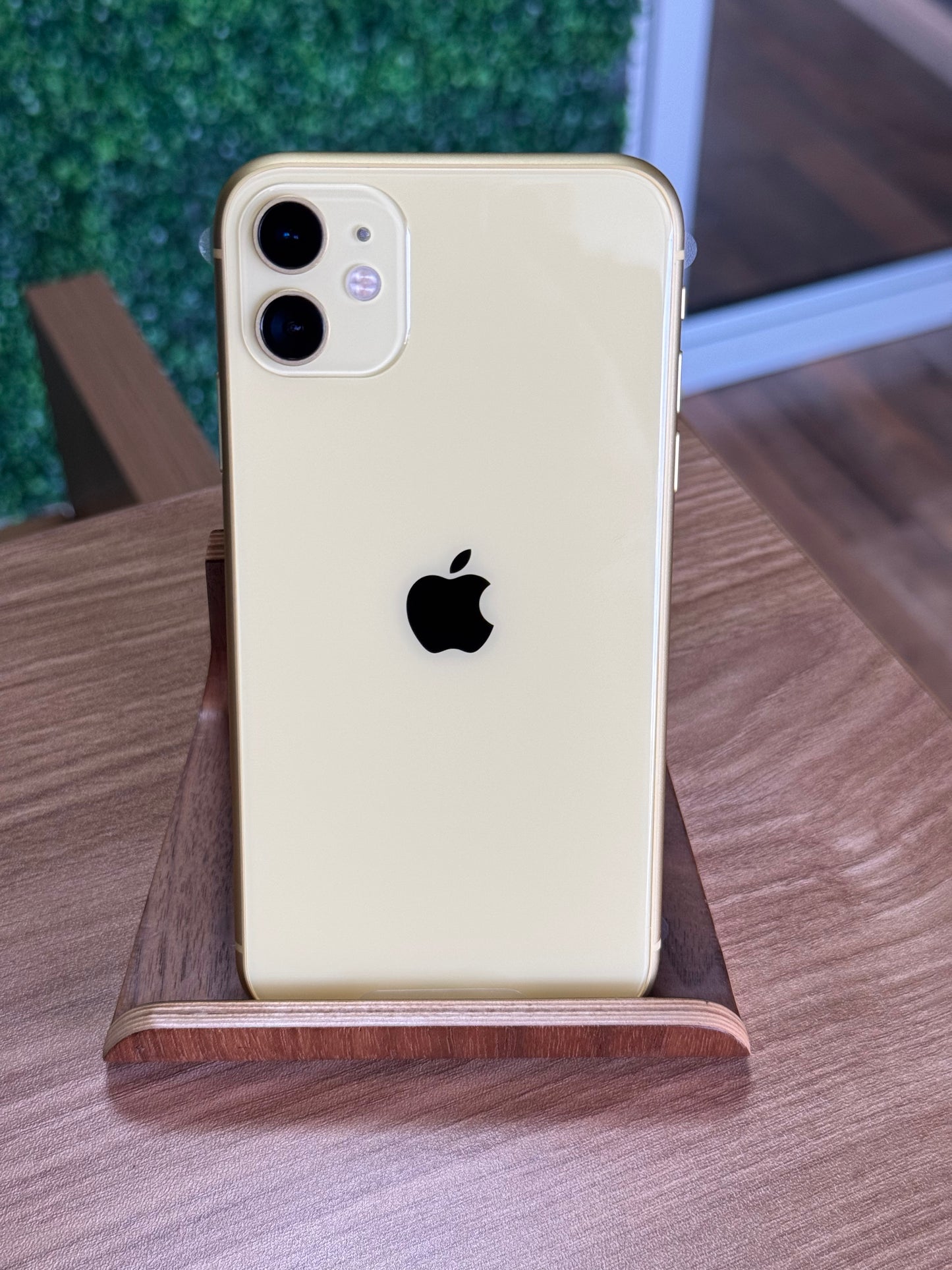 Pre-owned Apple iPhone 11 (64GB Yellow) - Like New Condition A++
