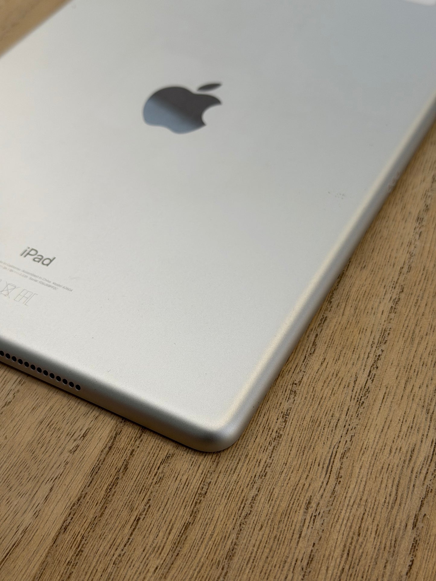 Pre-owned iPad 9th Gen (Wi-Fi &LTE, 64GB Silver) - A-grade