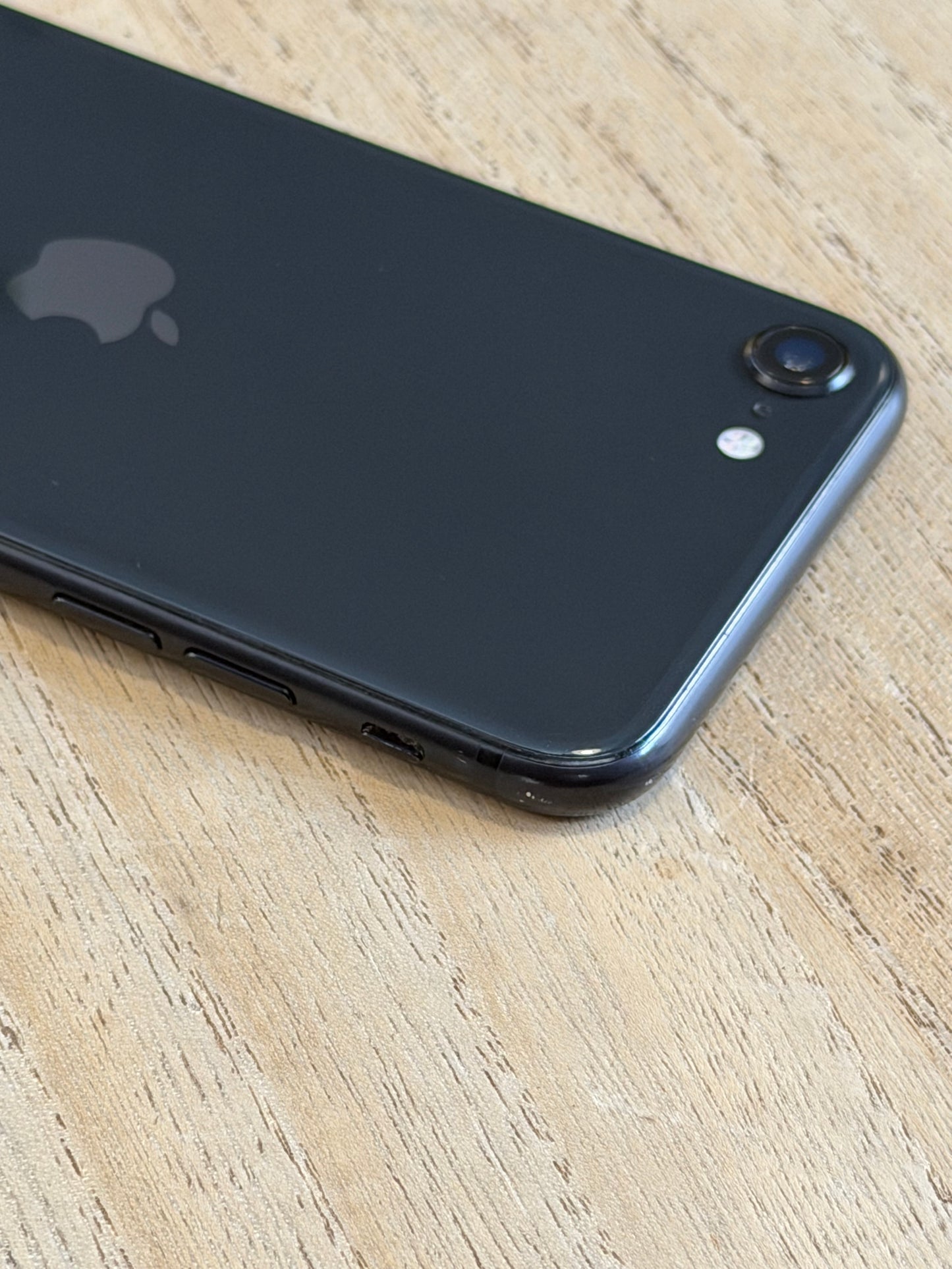 Pre-owned Apple iPhone SE2 (64GB Black, 2020) - B-grade