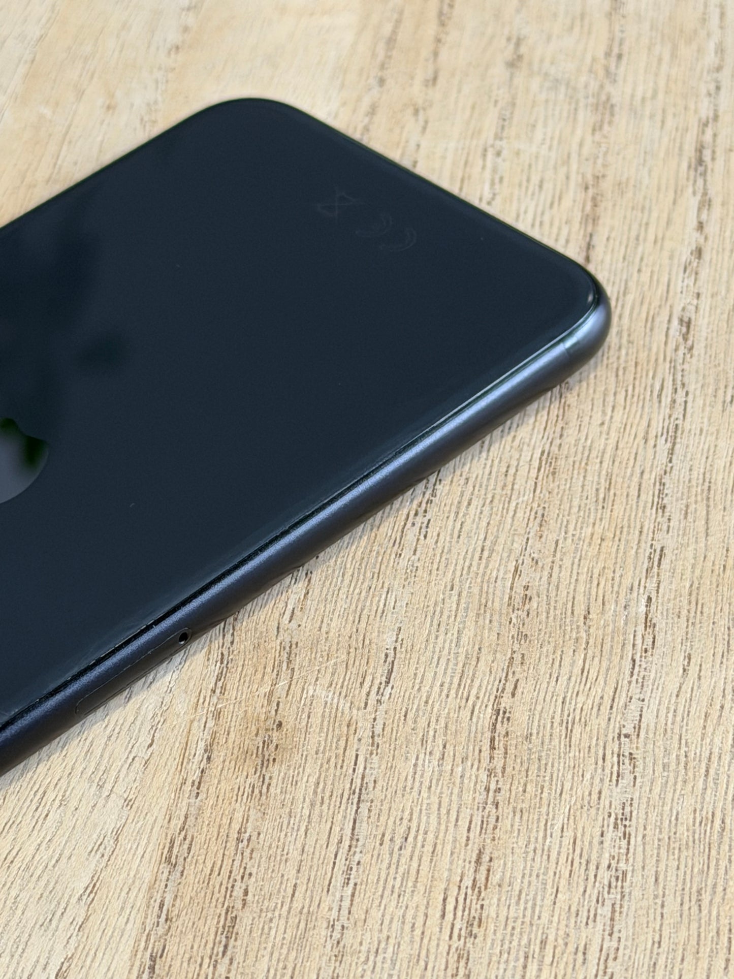 Pre-owned Apple iPhone SE2 (64GB Black, 2020) - A/B-grade