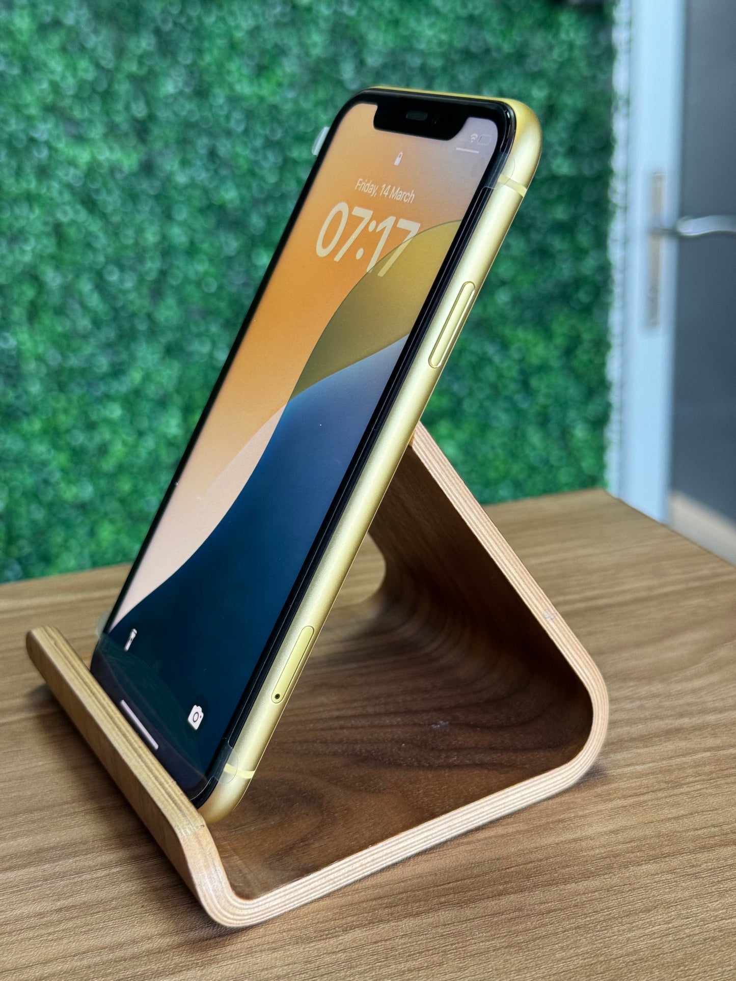 Pre-owned Apple iPhone 11 (64GB Yellow) - Like New Condition A++