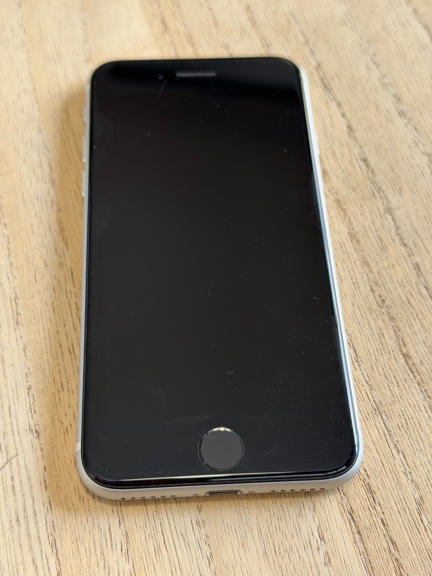 Pre-owned Apple iPhone SE2 (64GB White, 2020) - A-grade